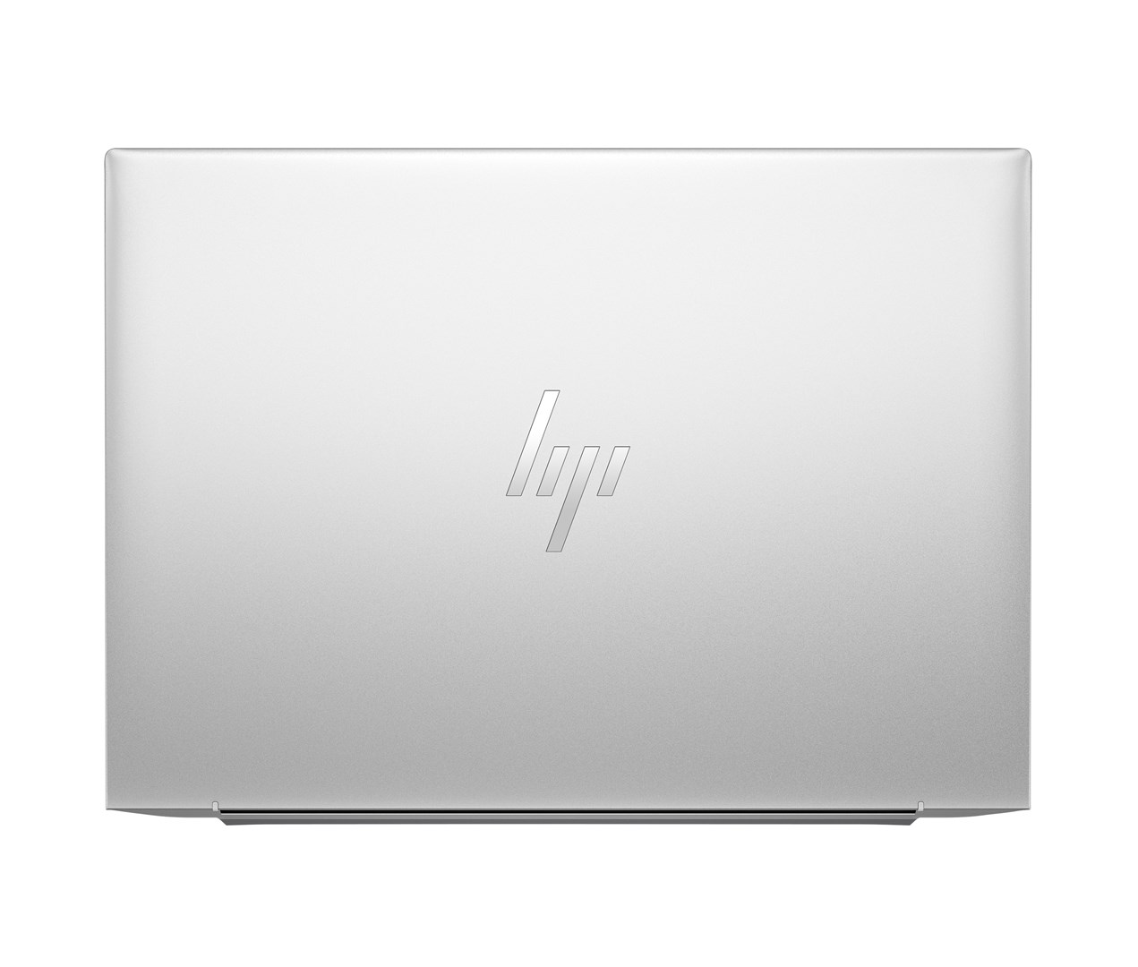 Srebrny laptop z logo HP pośrodku. Laptop jest zamknięty na białym tle.
