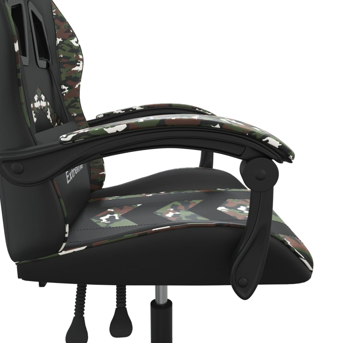 Ein Gaming-Stuhl. Er hat eine schwarze Basis mit Tarnmustern auf Sitz und Rücken. Die Armlehnen sind schwarz.