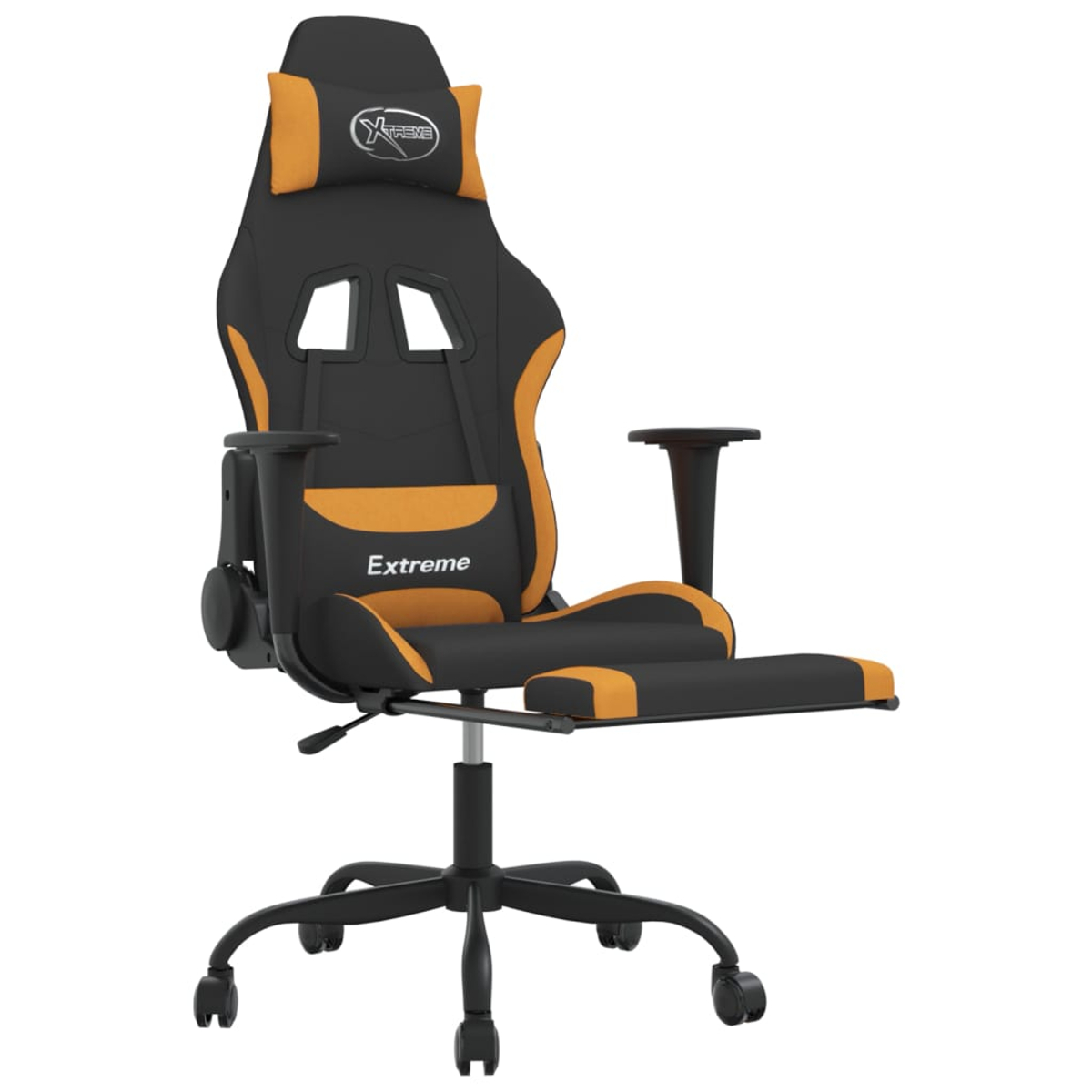 Gaming-Stuhl in Schwarz und Orange. Er hat eine Kopfstütze, Armlehnen und eine Fußstütze. Der Stuhl steht auf einem schwarzen Sockel mit Rädern.