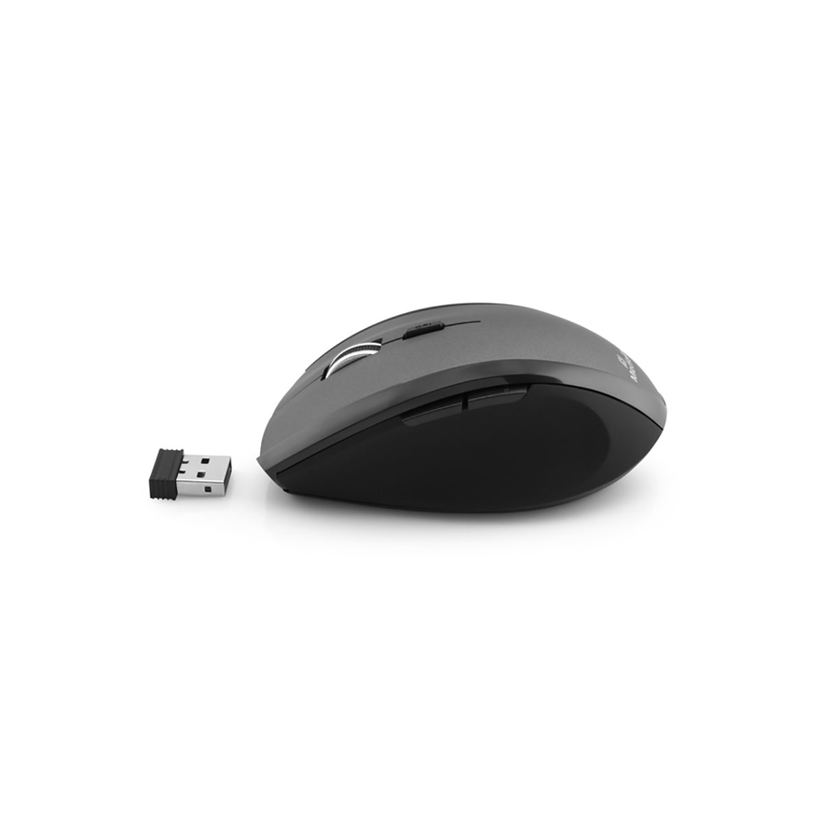 Een grijze en zwarte draadloze muis met een USB-ontvanger op een witte achtergrond. De muis heeft een scrollwiel en knoppen.