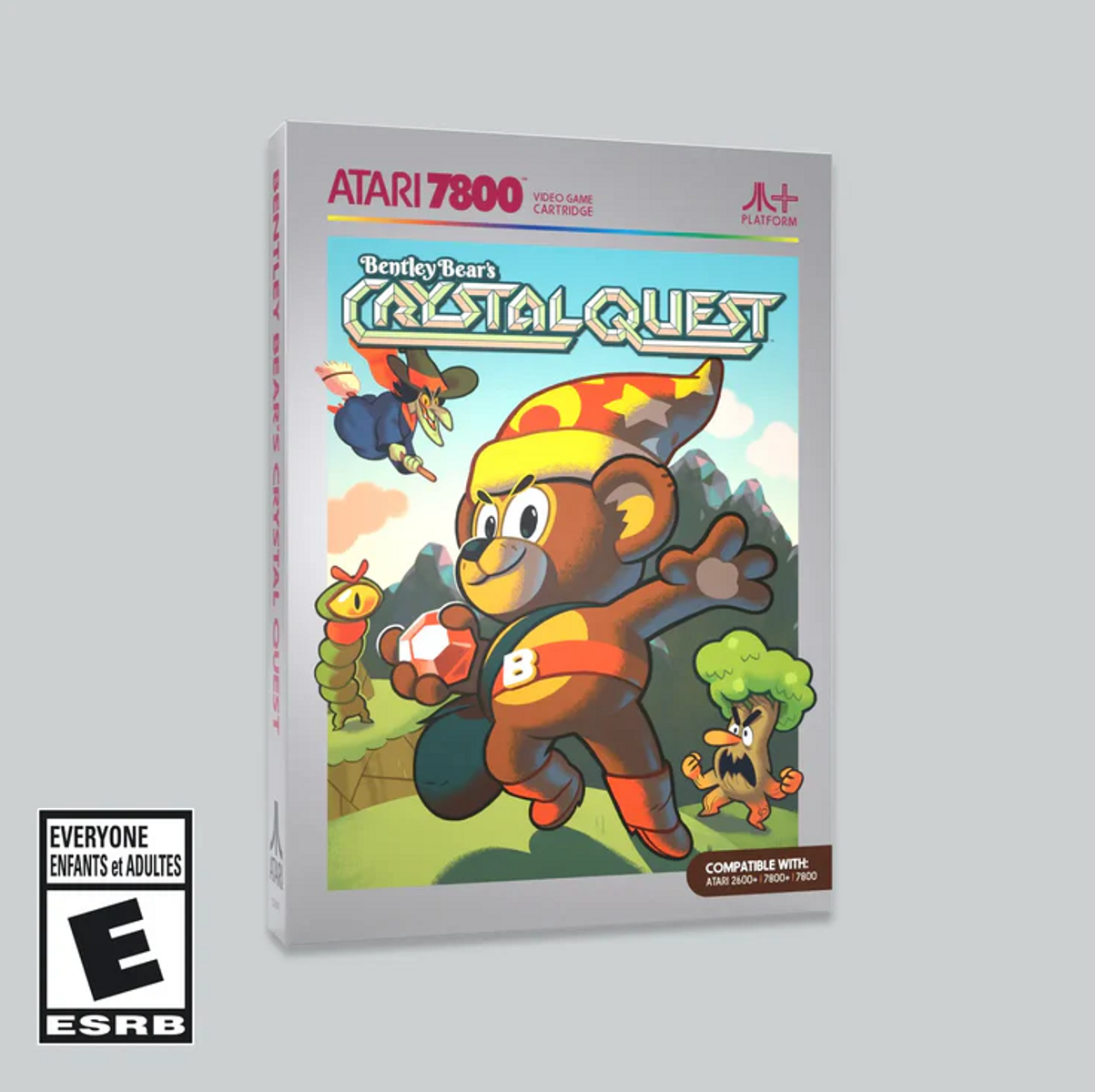Arte de la caja del juego Bentley Bear's Crystal Quest. Un oso con sombrero de estrella sostiene una gema. Bruja, árboles y logo Atari 7800.