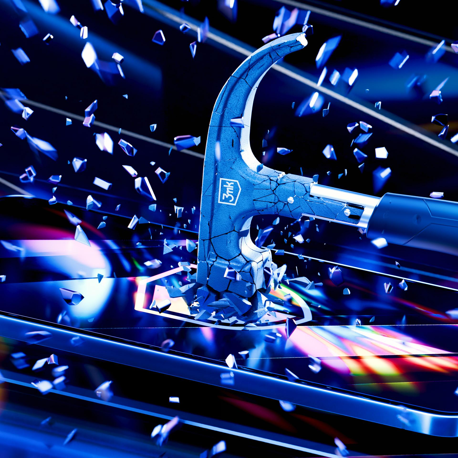 Niebieski młot rozbija ekran, odłamki lecą. Ciemne tło z liniami.