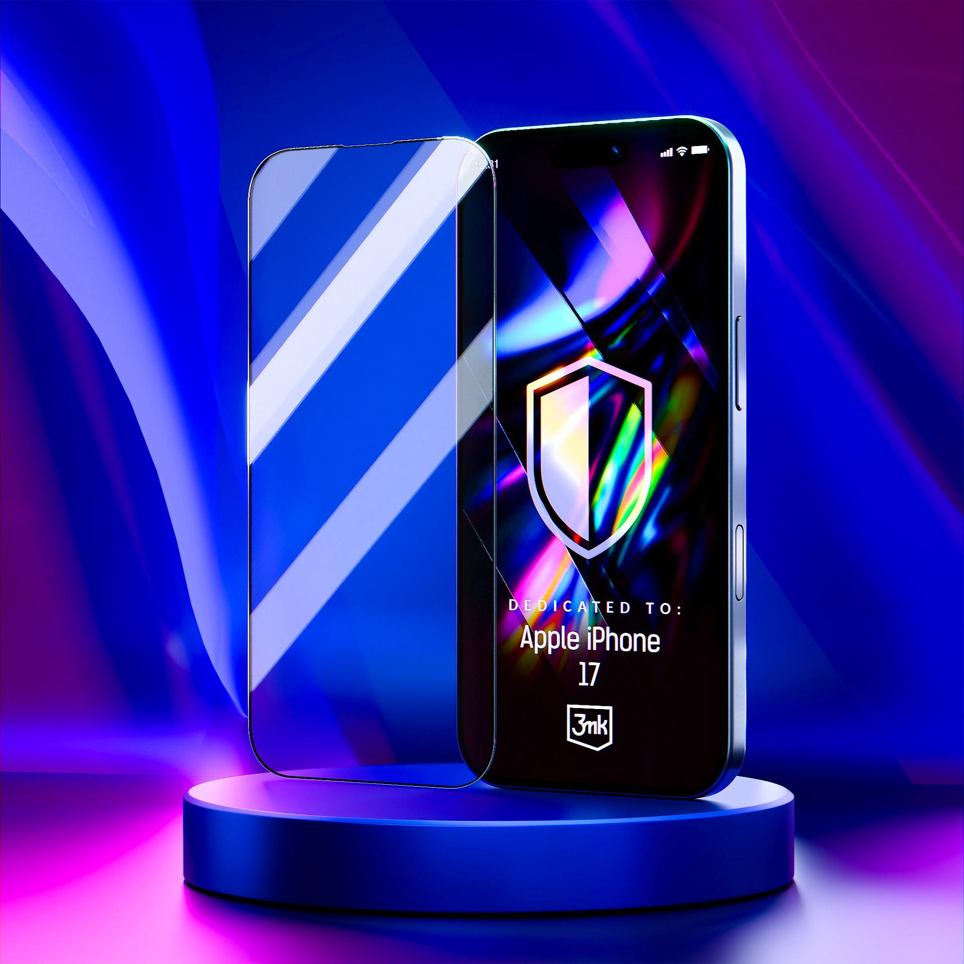 iPhone 17 na niebieskim stojaku z ochraniaczem ekranu. Tło niebiesko-fioletowe z logo tarczy na ekranie.