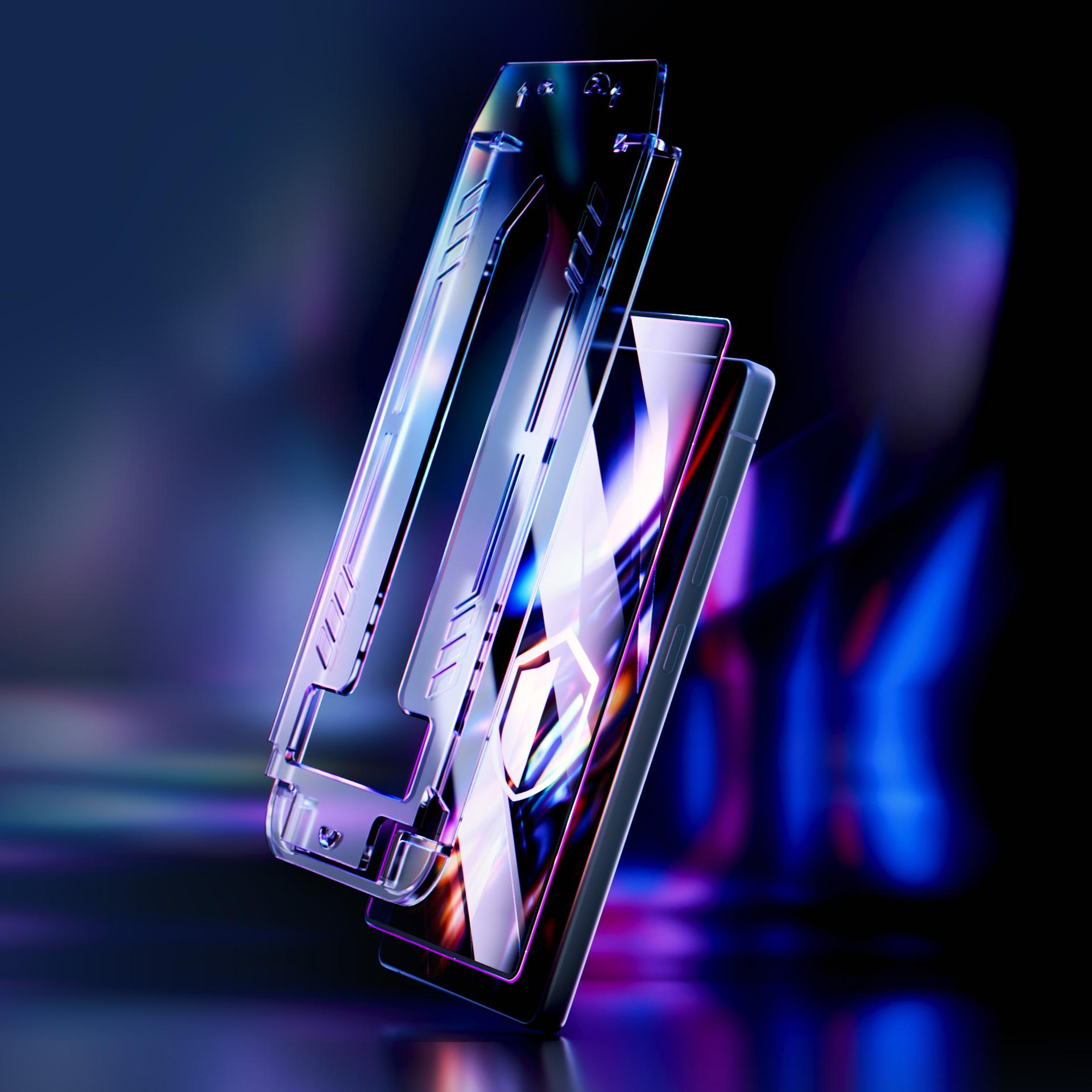 Etui na telefon z trzema warstwami, z telefonem w środku. Etui jest przezroczyste, a tło rozmyte niebieskie i fioletowe.