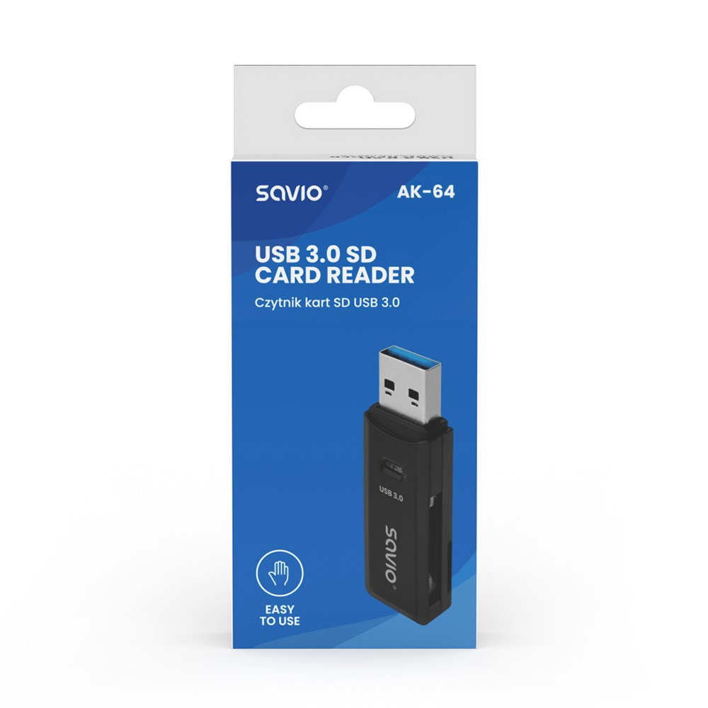 Un lector de tarjetas SD USB 3.0 Savio está en su embalaje. El paquete es blanco y azul, con detalles del producto y una unidad USB.