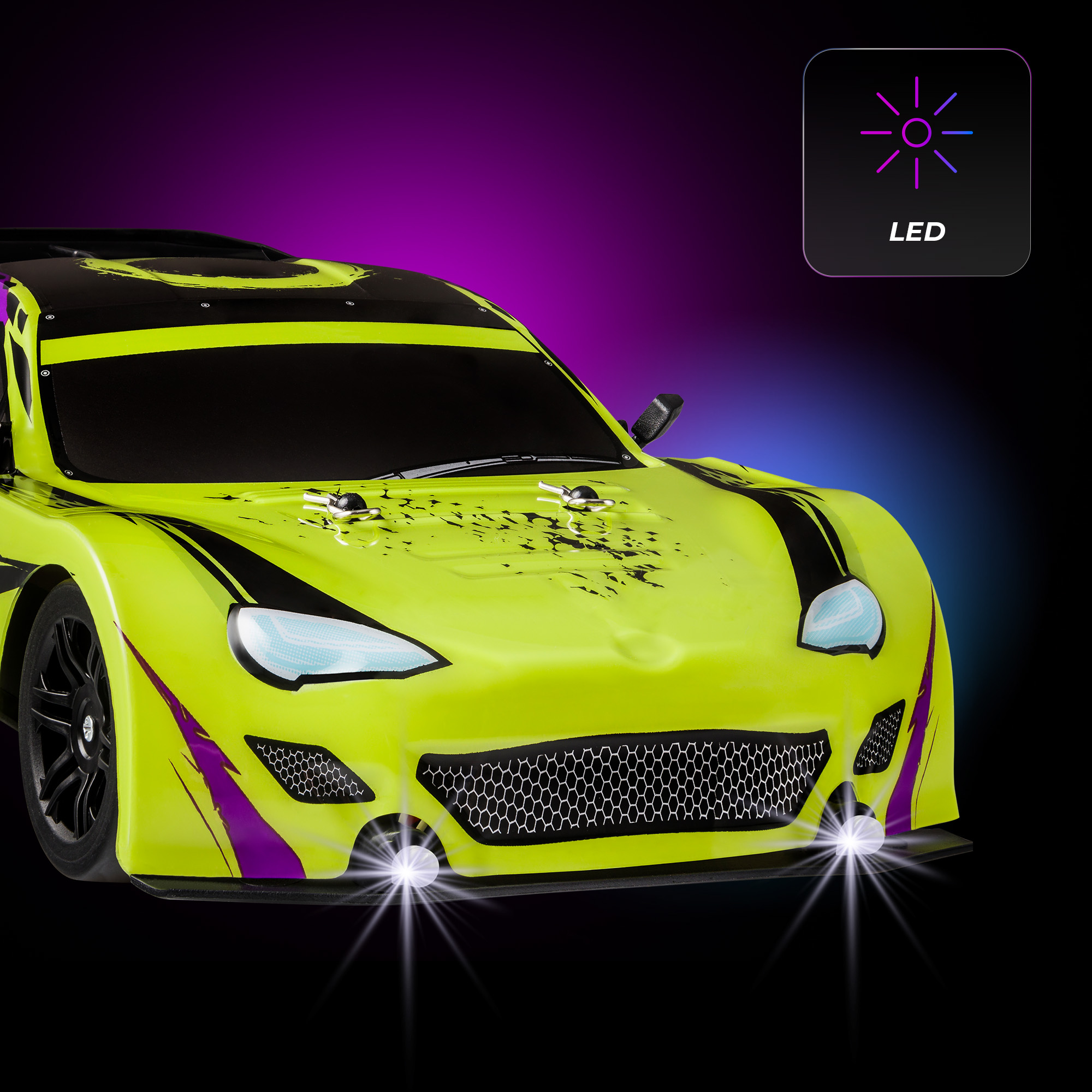 Ein neongrünes RC-Auto mit schwarzen und lila Akzenten, hellen Scheinwerfern und einem LED-Symbol im Hintergrund.