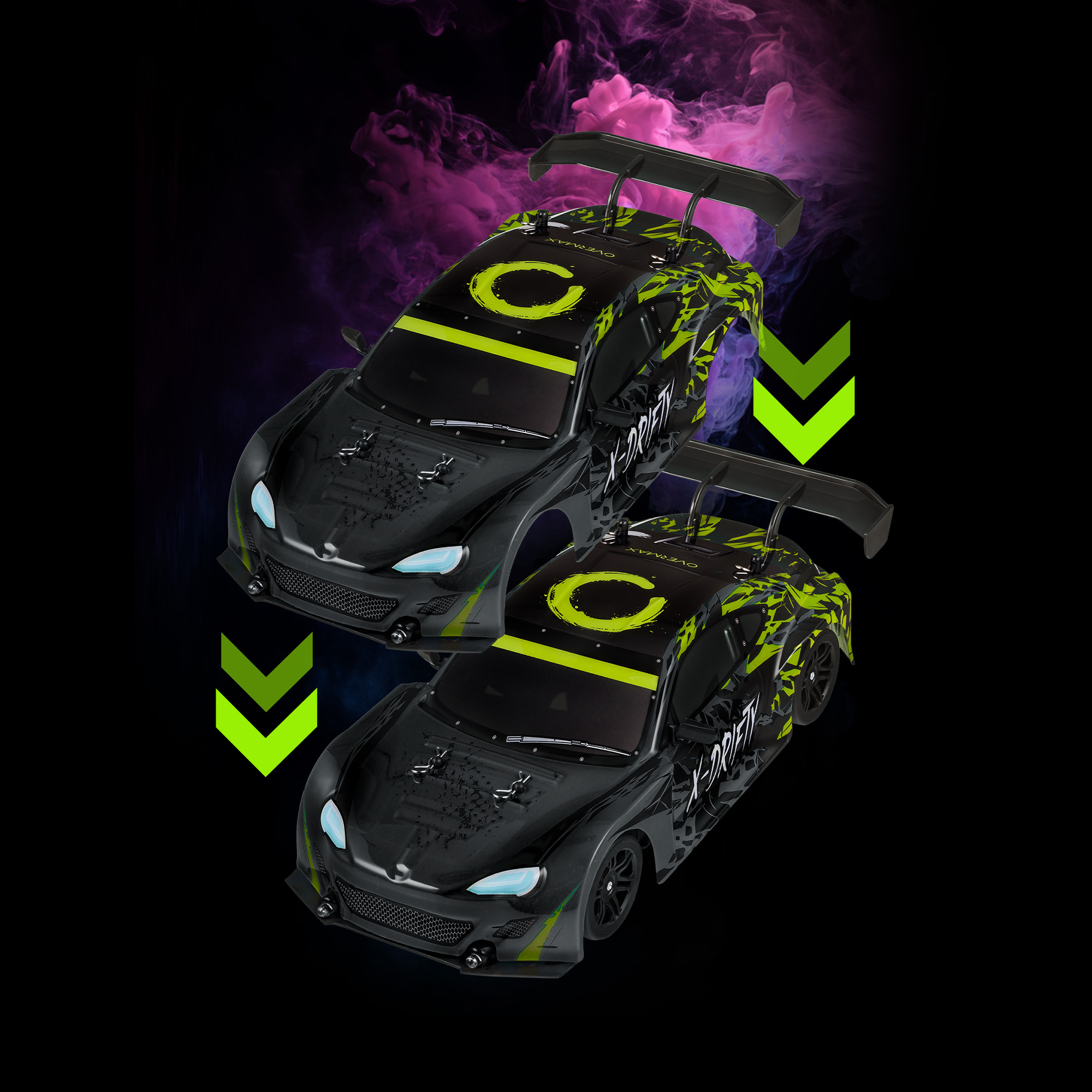 Zwei schwarze Spielzeugautos mit grünen Akzenten und einem C-Logo auf schwarzem Hintergrund mit lila und rosa Raucheffekten.