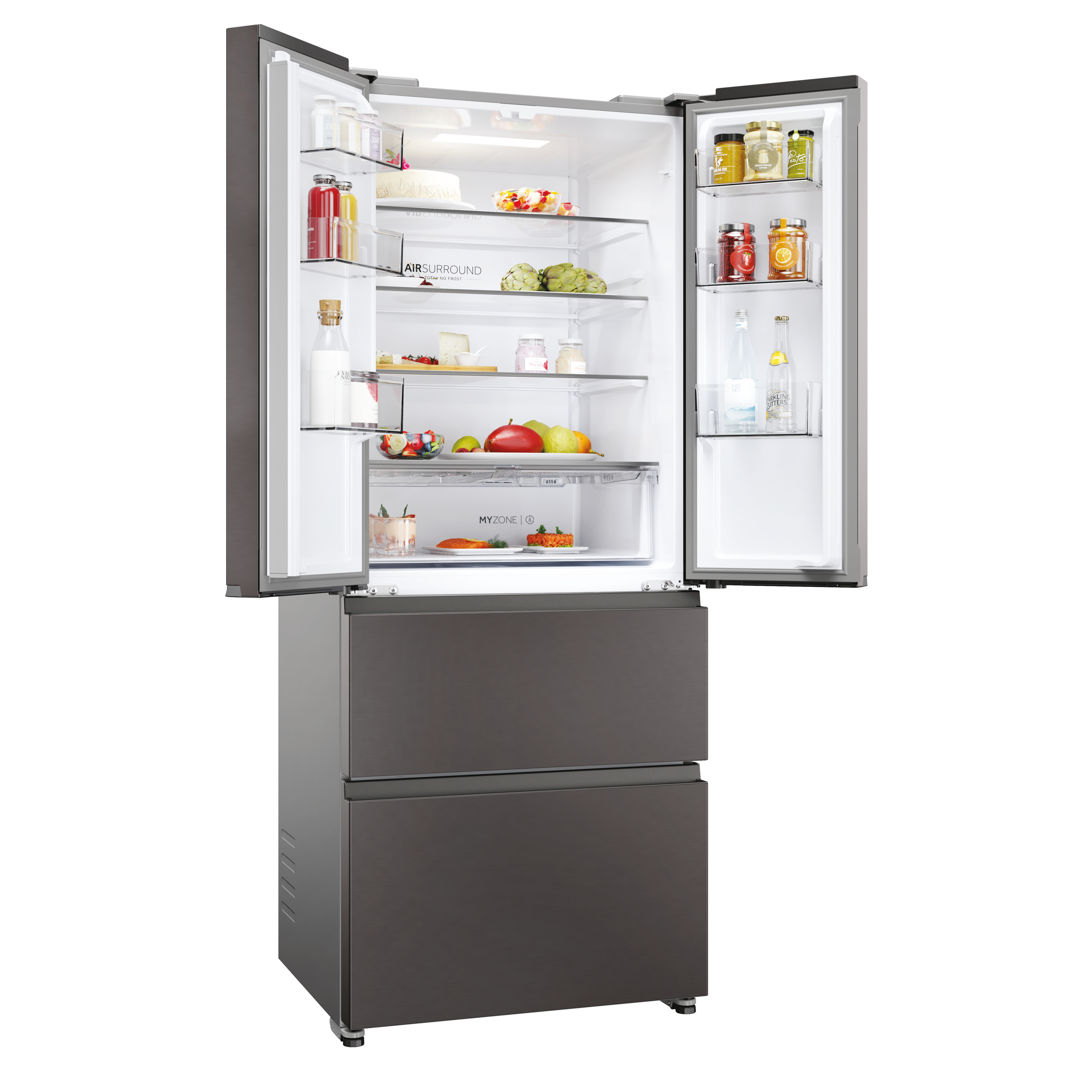 Un frigorifero moderno con ante aperte, che mostra ripiani pieni di alimenti come frutta, formaggio e barattoli. Colore grigio scuro.