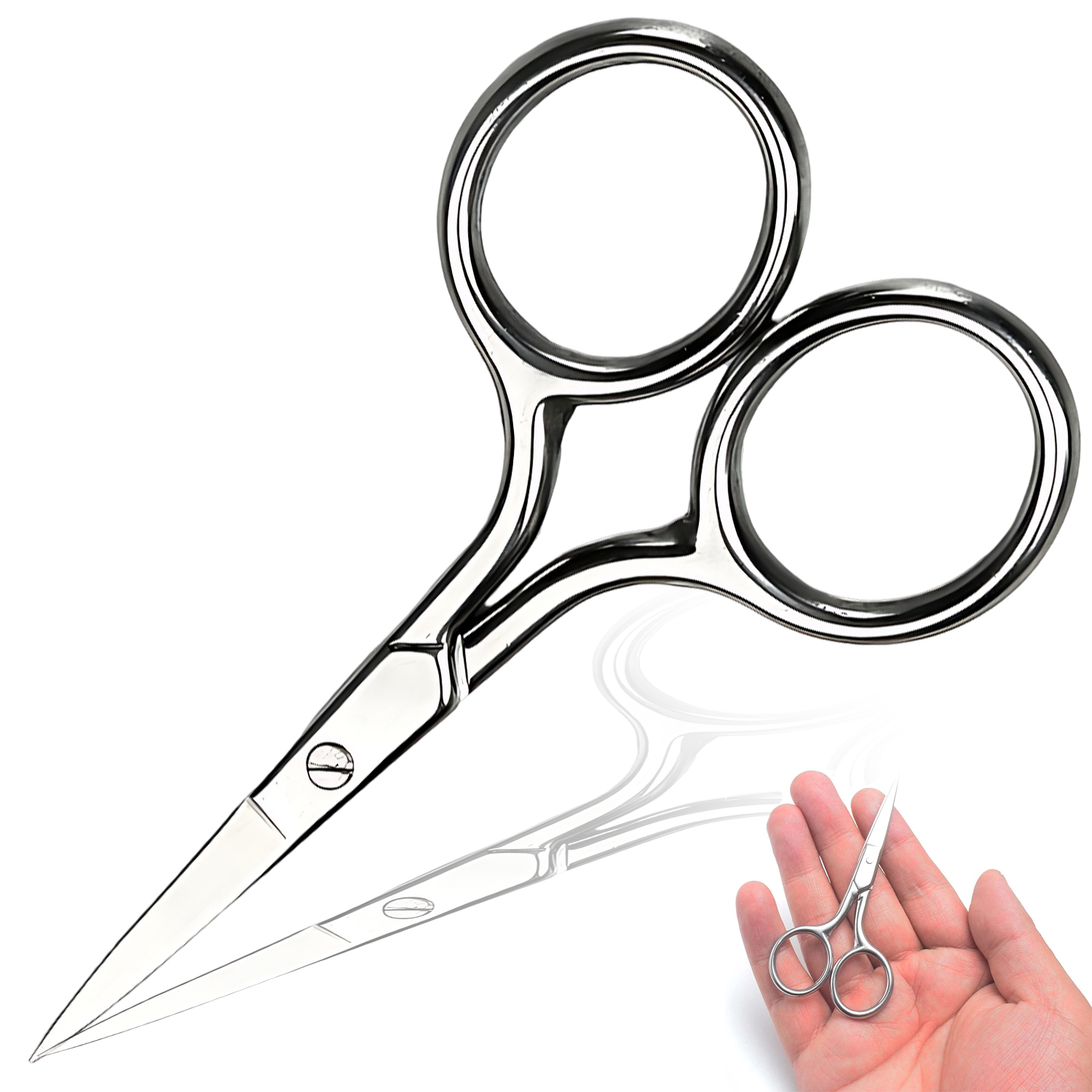 Silberne Schere auf Weiß. Ein kleineres Paar wird in der Hand gehalten. Scharfe Klingen und kreisförmige Fingerlöcher. Schatten vorhanden.