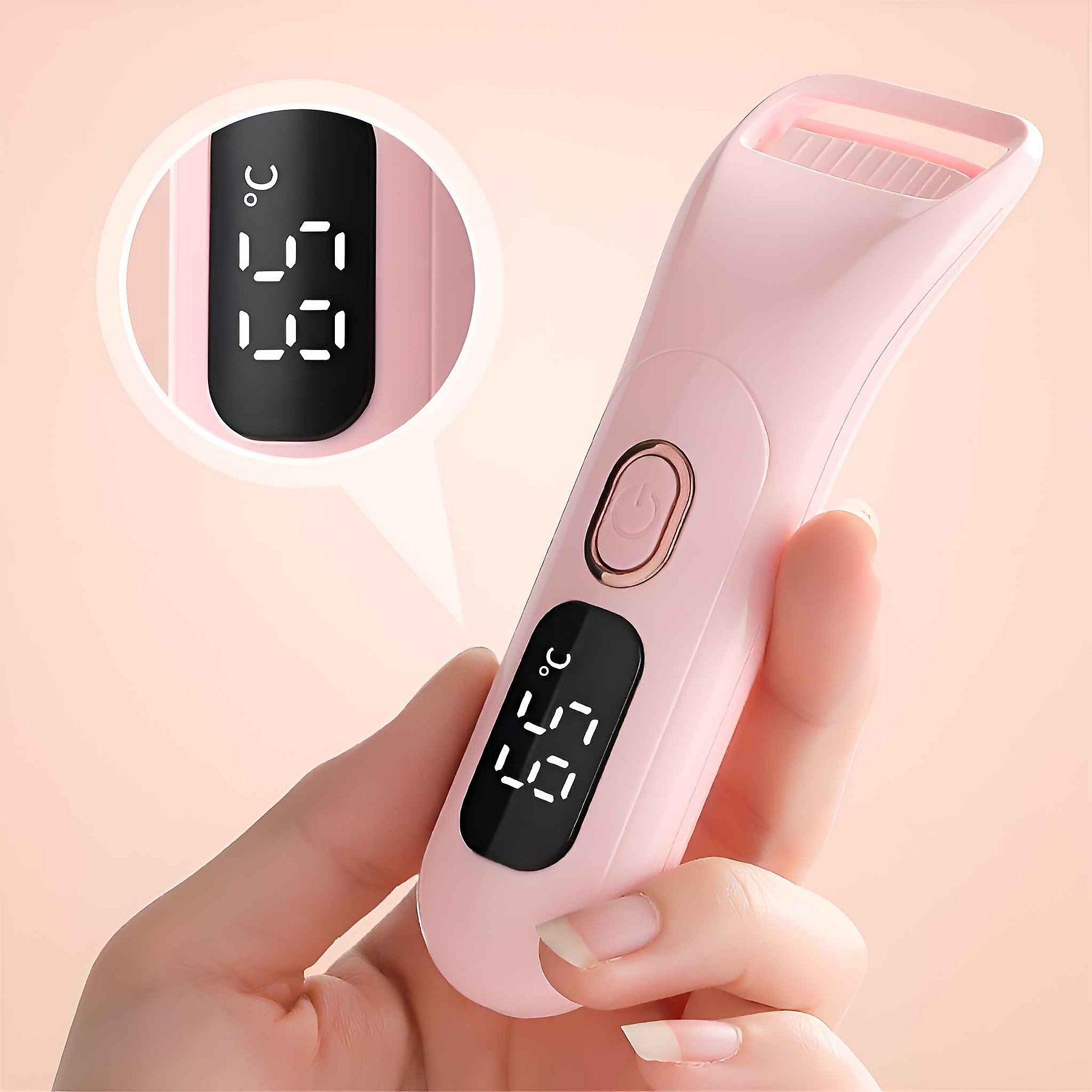 Ein pinkfarbener Wimpernzange mit Digitalanzeige, die 55 Grad Celsius anzeigt, wird von einer Hand gehalten. Der Hintergrund ist ein Farbverlauf.