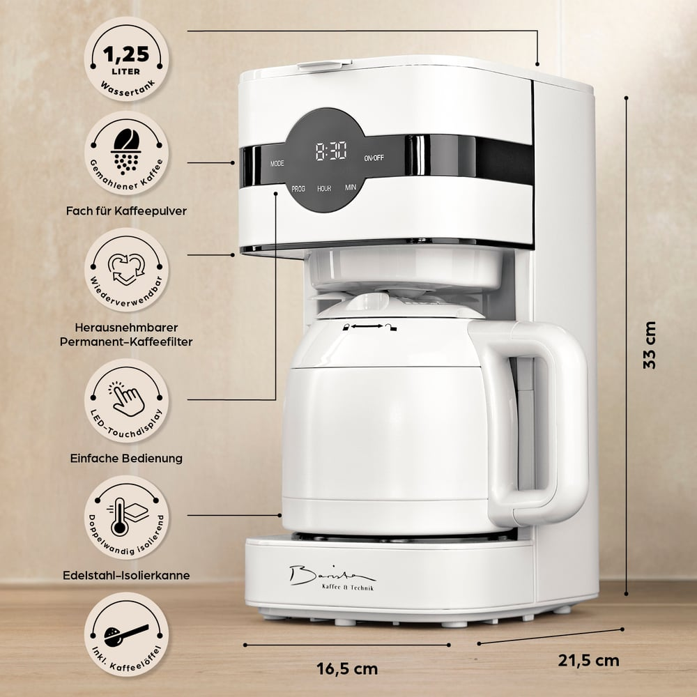 Una macchina per il caffè bianca con display digitale, funzioni etichettate e dimensioni. Include una caraffa termica e un cucchiaio da caffè.
