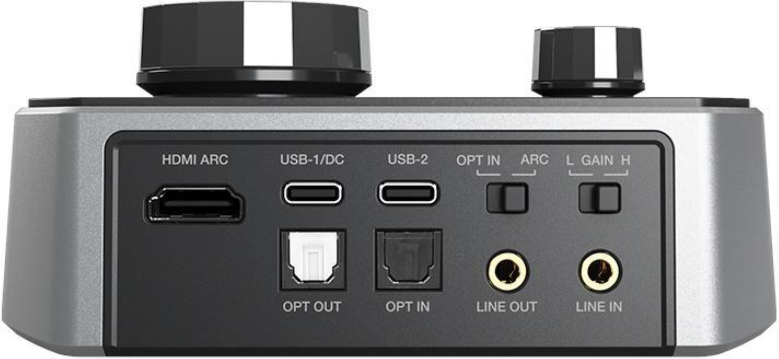 Silbernes Audio-Interface mit Knöpfen, Anschlüssen wie HDMI, USB und Audiobuchsen. Beschriftungen umfassen OPT, LINE und GAIN.