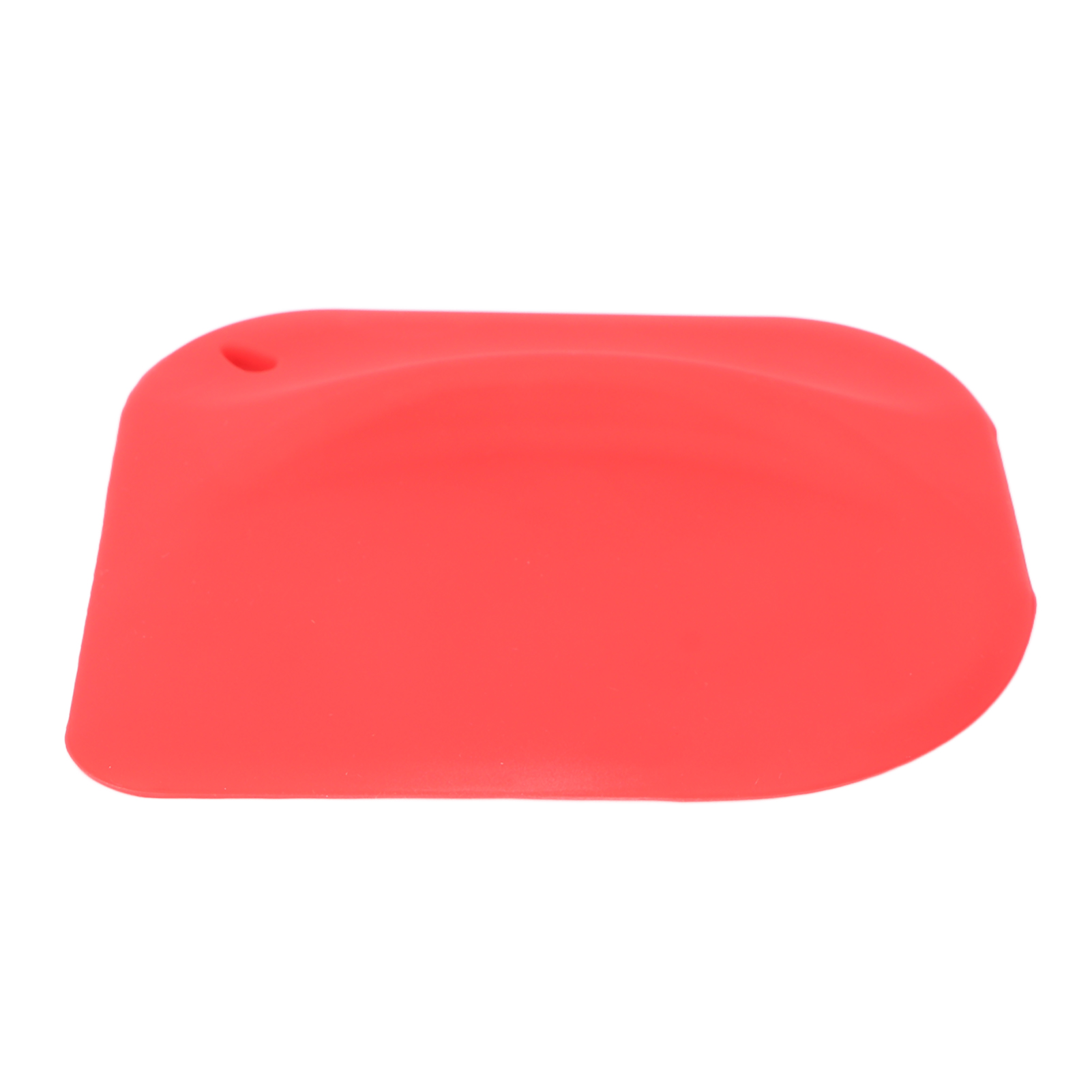 Ein roter Spatel auf weißem Hintergrund. Er hat eine abgerundete Form mit einem kleinen Loch. Der Spatel ist sauber.
