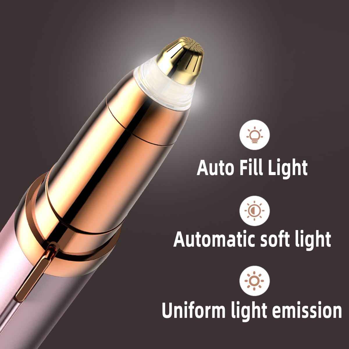 Nahaufnahme eines goldenen und rosa Schönheitswerkzeugs. Text hebt hervor: 'Auto Fill Light', 'Automatic soft light' und 'Uniform light emission'.