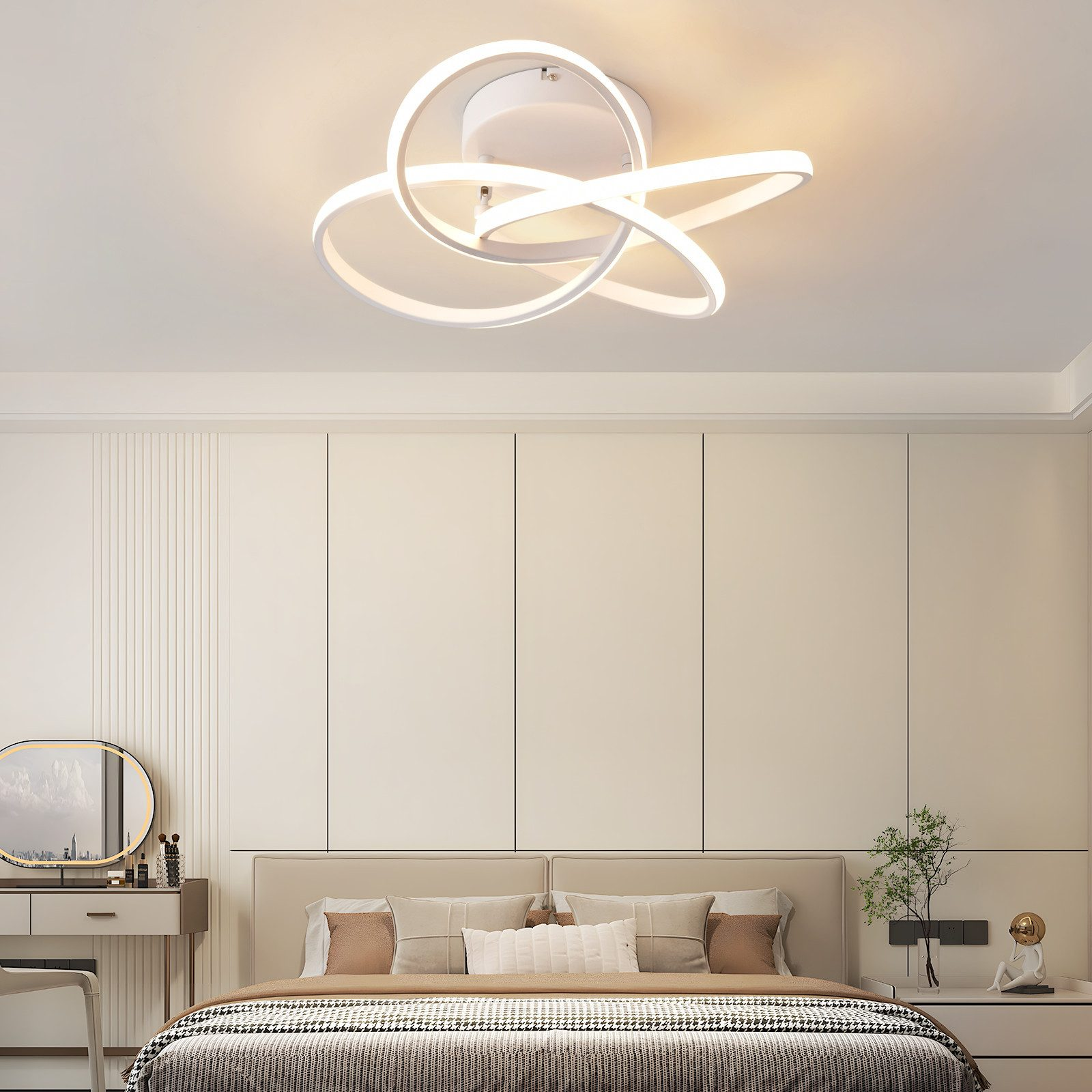 Una camera da letto dal design moderno. Una plafoniera bianca, un letto, una cassettiera e un grande armadio.