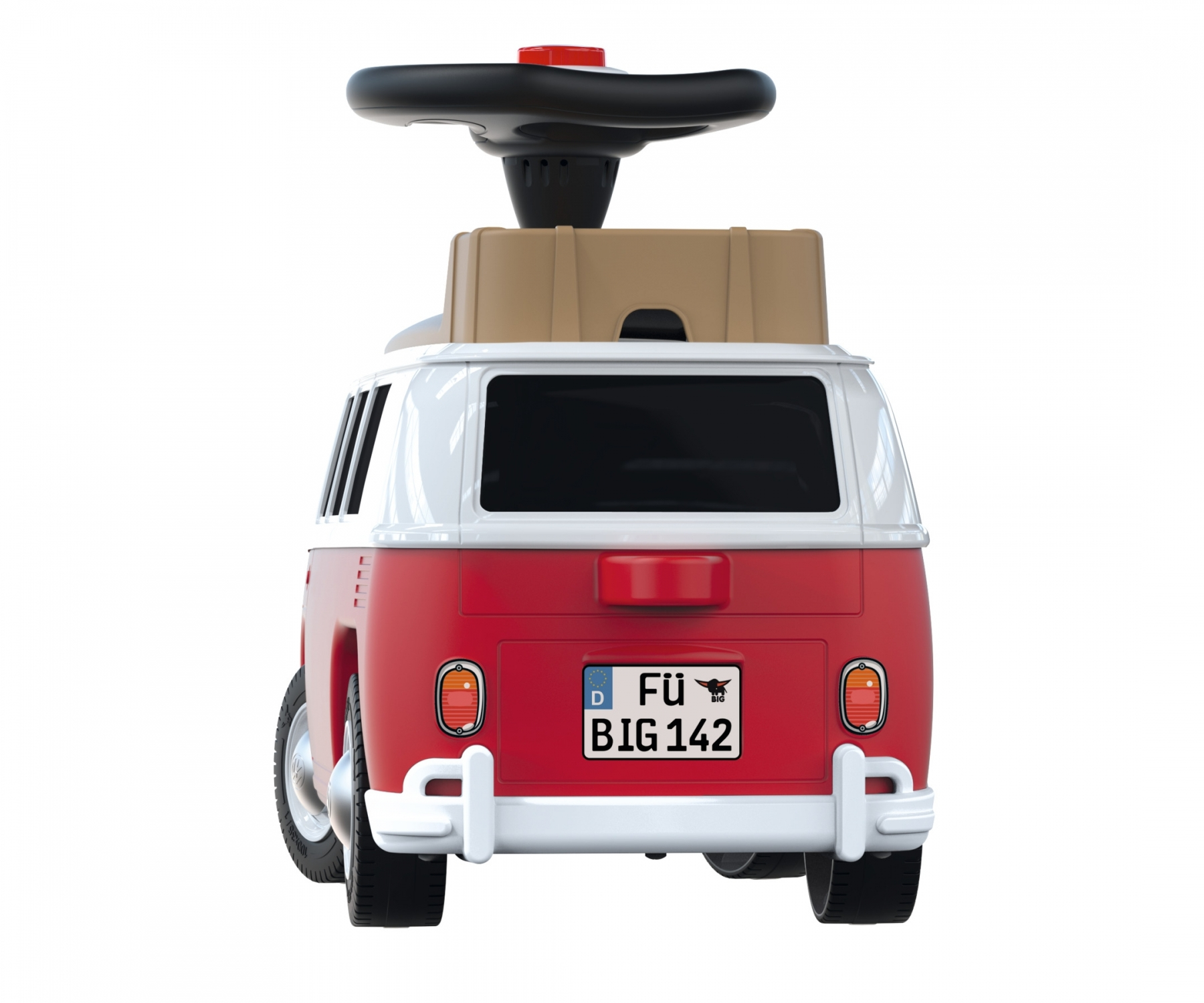 Ein roter und weißer Spielzeug-VW-Bus mit einem schwarzen Lenkrad. Es hat ein Nummernschild.