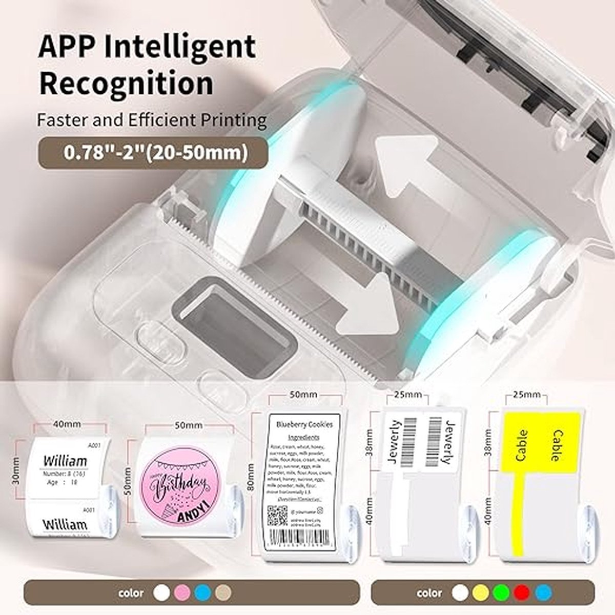 Een labelprinter wordt getoond met labels van verschillende formaten en ontwerpen. Tekst op labels bevat namen en ingrediëntenlijsten.