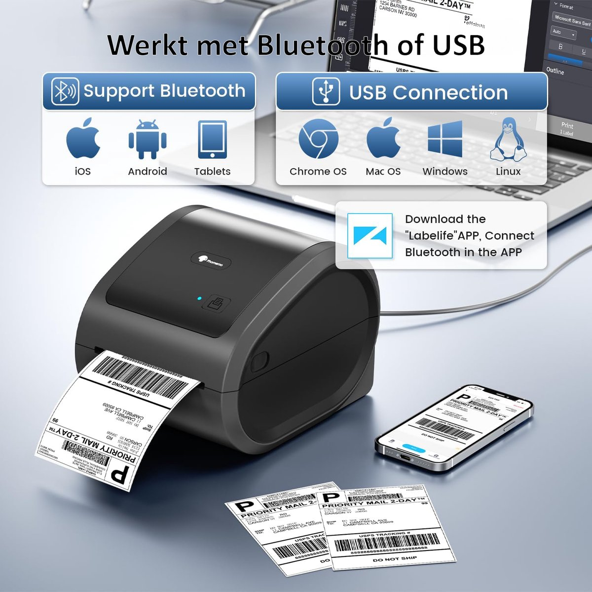 Een labelprinter die labels afdrukt. Toont Bluetooth- en USB-verbindingsopties. Een smartphone en labels zijn ook aanwezig.