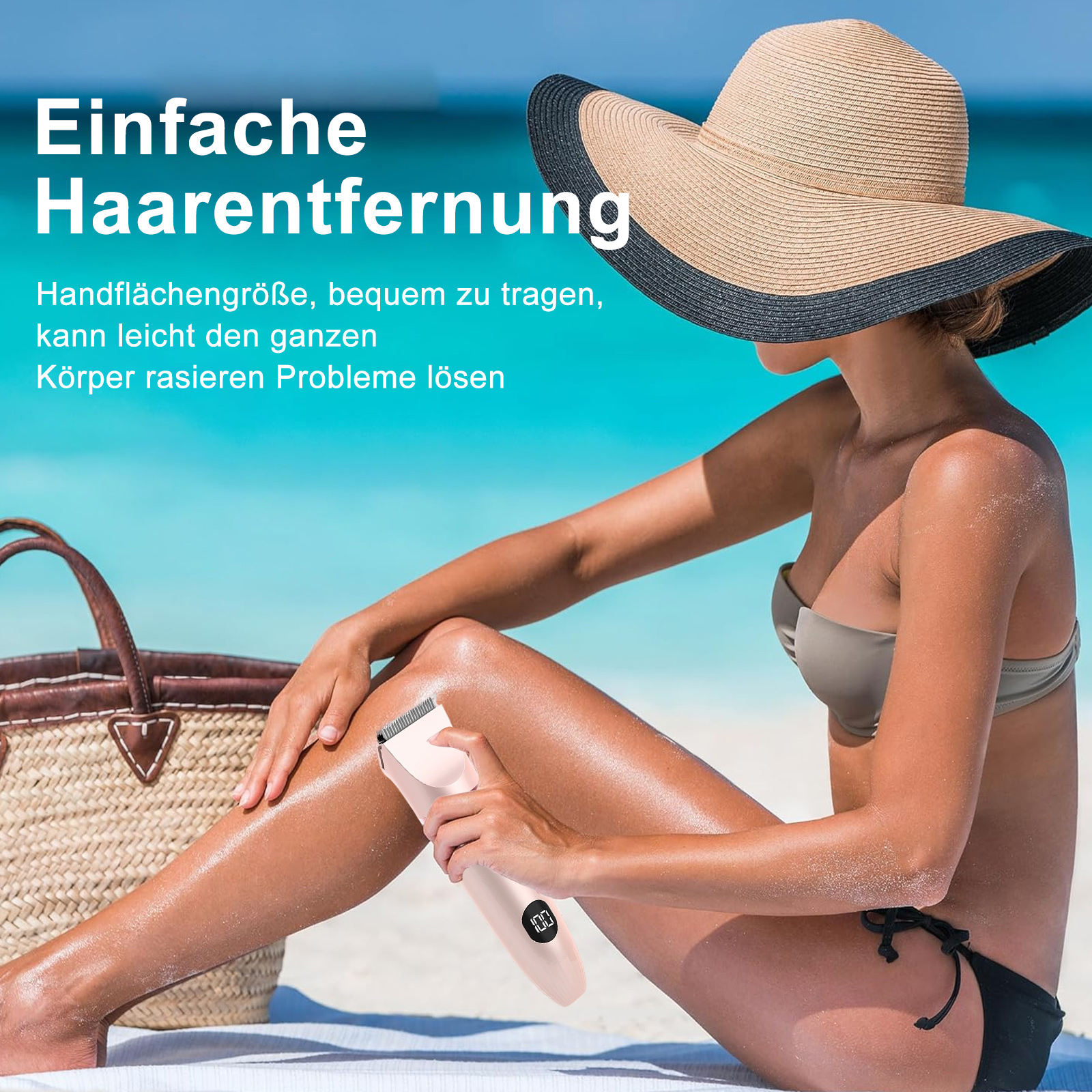 Eine Frau am Strand benutzt ein Haarentfernungsgerät. Sie trägt einen Hut und Bikini, daneben eine Tasche.