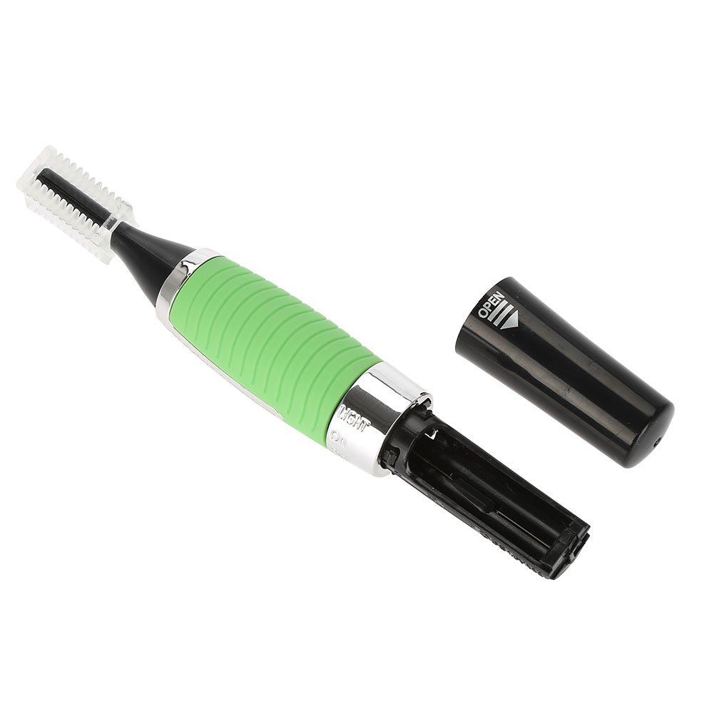 Ein elektrischer Trimmer mit grünem Griff und schwarzer Kappe liegt auf weißem Untergrund. Der Trimmer ist geöffnet.