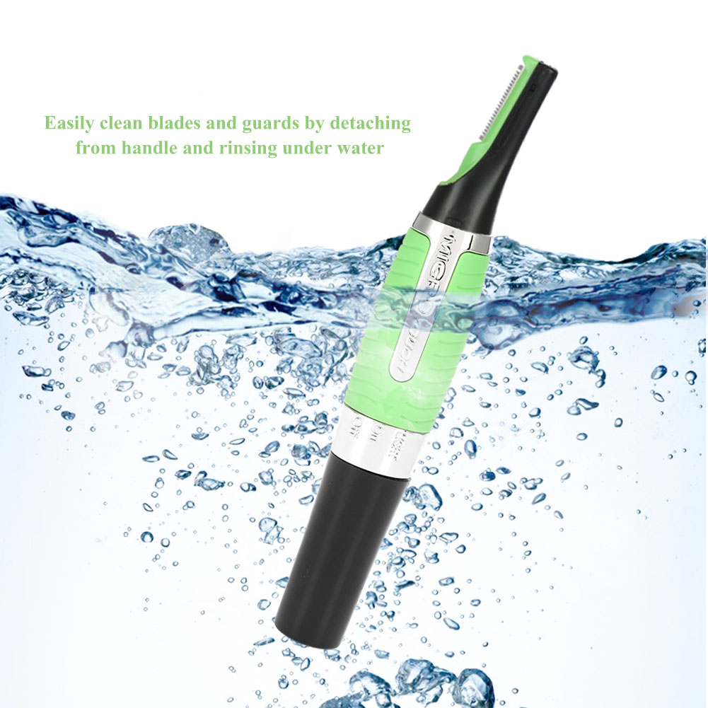 Ein grüner und schwarzer Elektrorasierer ist in Wasser getaucht. Blasen umgeben ihn. Text deutet auf einfache Reinigung unter Wasser hin.