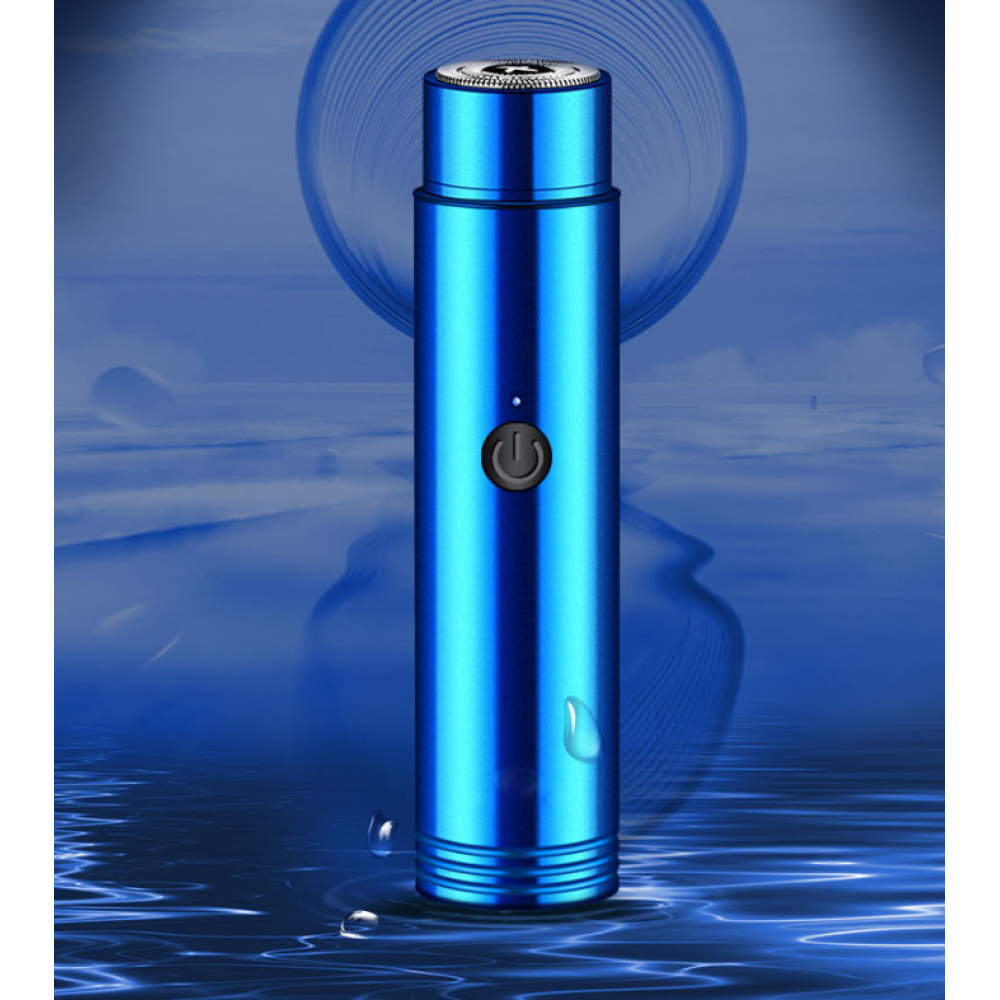 Ein blauer Elektrorasierer vor blauem Hintergrund spiegelt sich im Wasser. Er hat einen Ein-/Ausschalter und Wassertropfen.