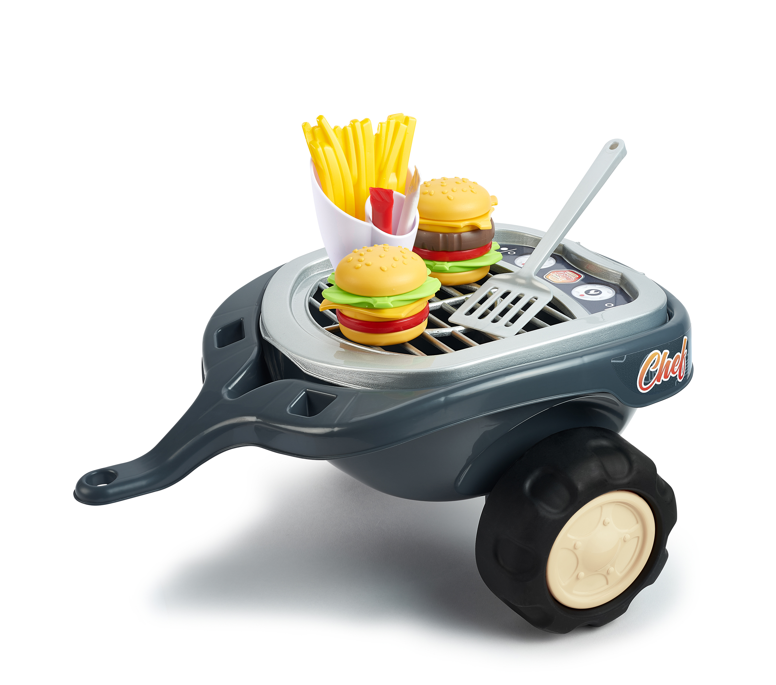 Spielzeuggrill mit Burgern, Pommes Frites und Spatel. Er hat ein Rad und einen Griff. Weißer Hintergrund.