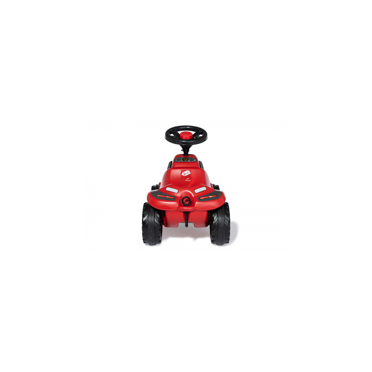 Un coche de juguete rojo con volante negro y neumáticos negros grandes centrado sobre fondo blanco.