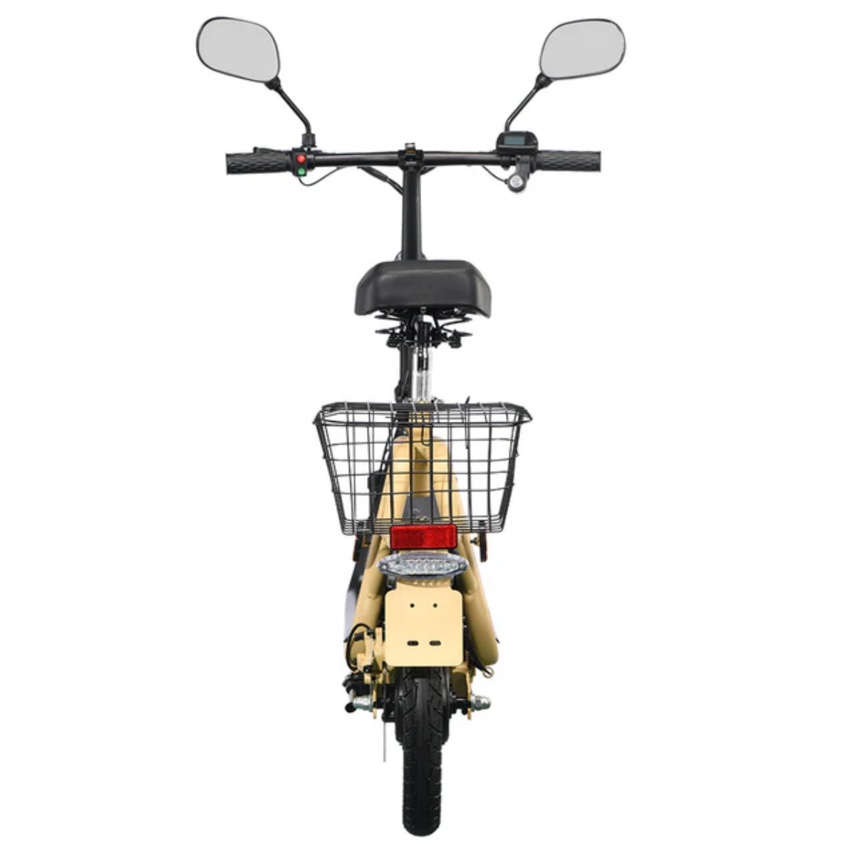 Widok z tyłu skutera elektrycznego. Ma lusterka, kosz i światło tylne. Skuter jest beżowy i ma czarne siedzenie.