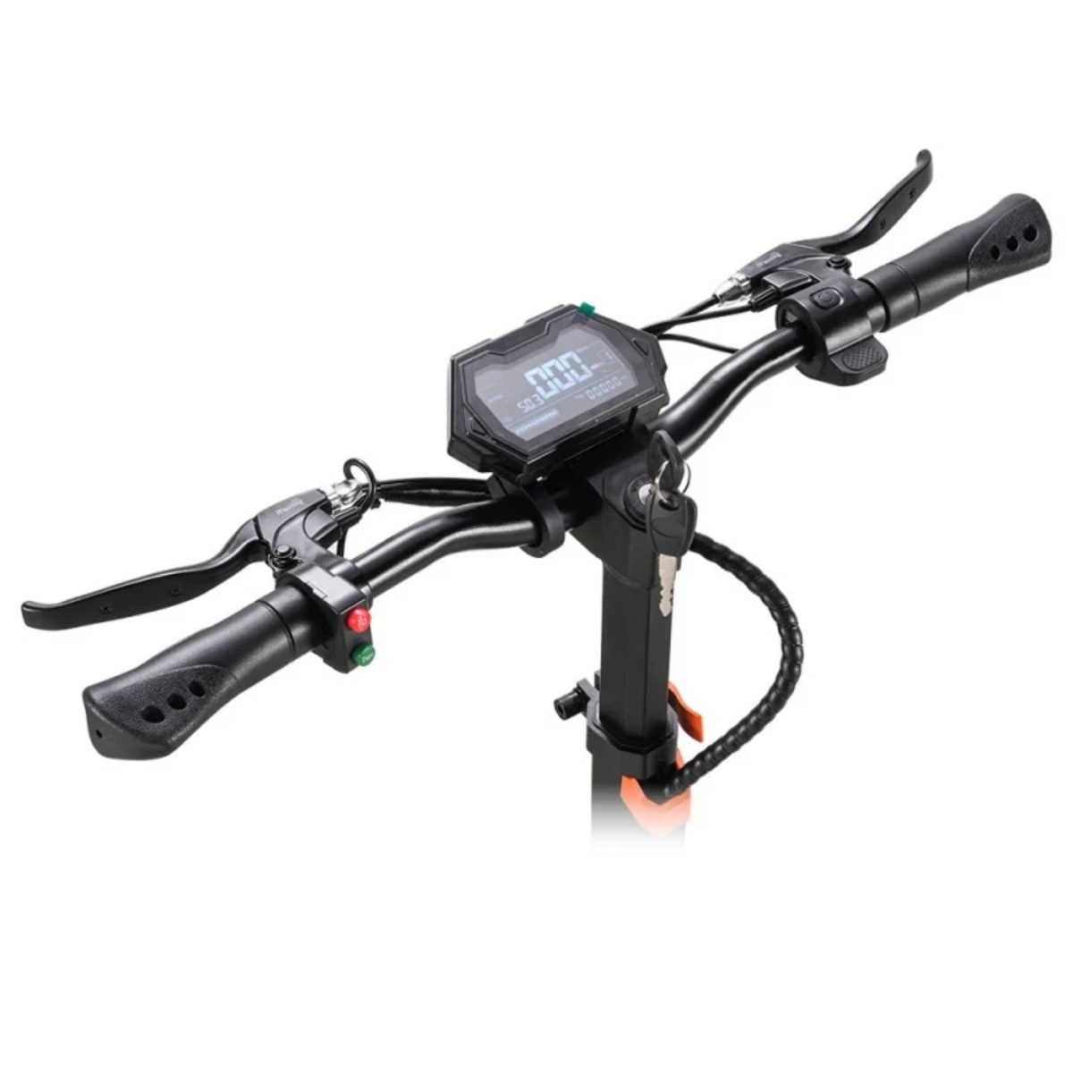 Zbliżenie kierownicy hulajnogi elektrycznej. Posiada wyświetlacz cyfrowy, dźwignie i kluczyk. Dominują kolory czarny i szary na białym tle.