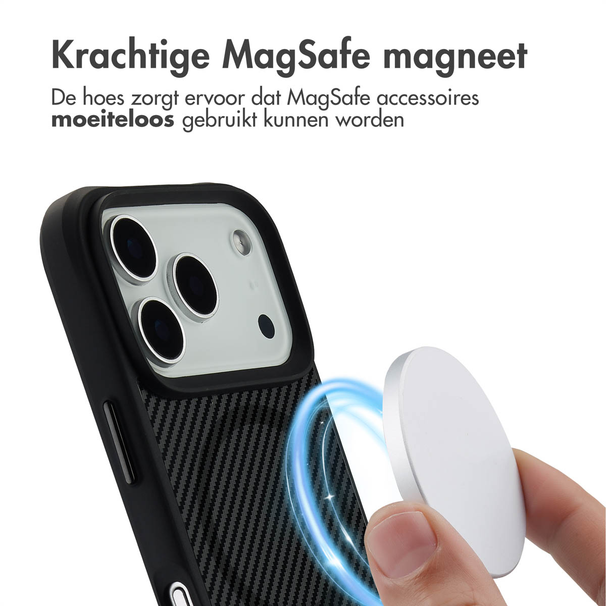 Un étui de téléphone est présenté avec un accessoire magnétique blanc. Une main tient l'accessoire près du téléphone. Texte en néerlandais visible.
