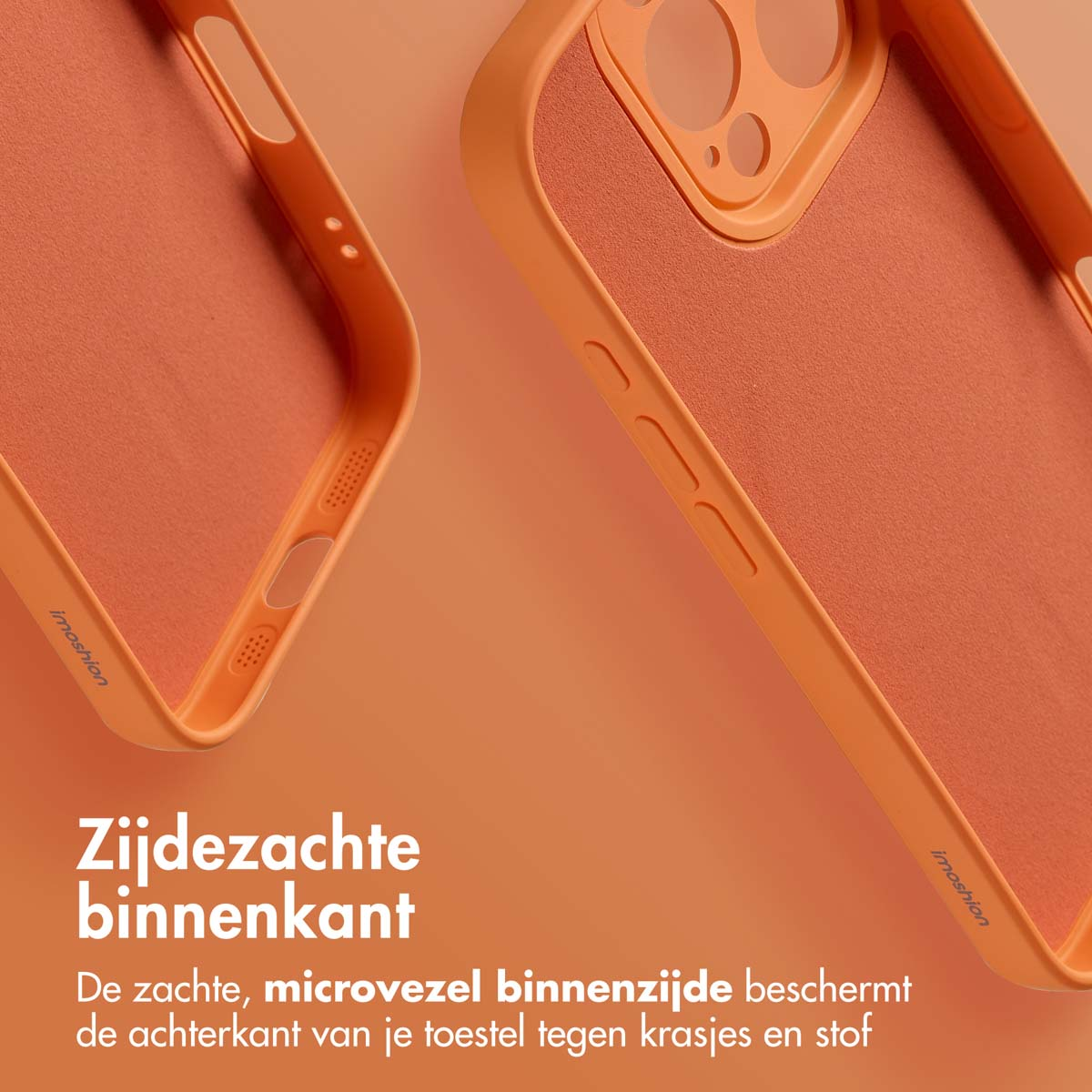 Oranje telefoonhoes secties met zacht interieur. Tekst luidt "Zijdezachte binnenkant". De hoes beschermt tegen krassen en stof.