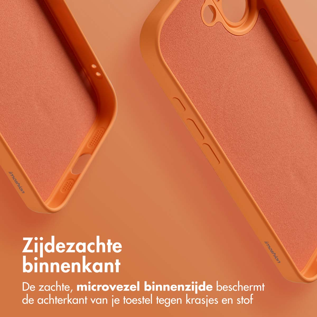 Deux coques de téléphone oranges avec intérieur doux, texte en néerlandais en bas. Les coques montrent les détails intérieurs et extérieurs.