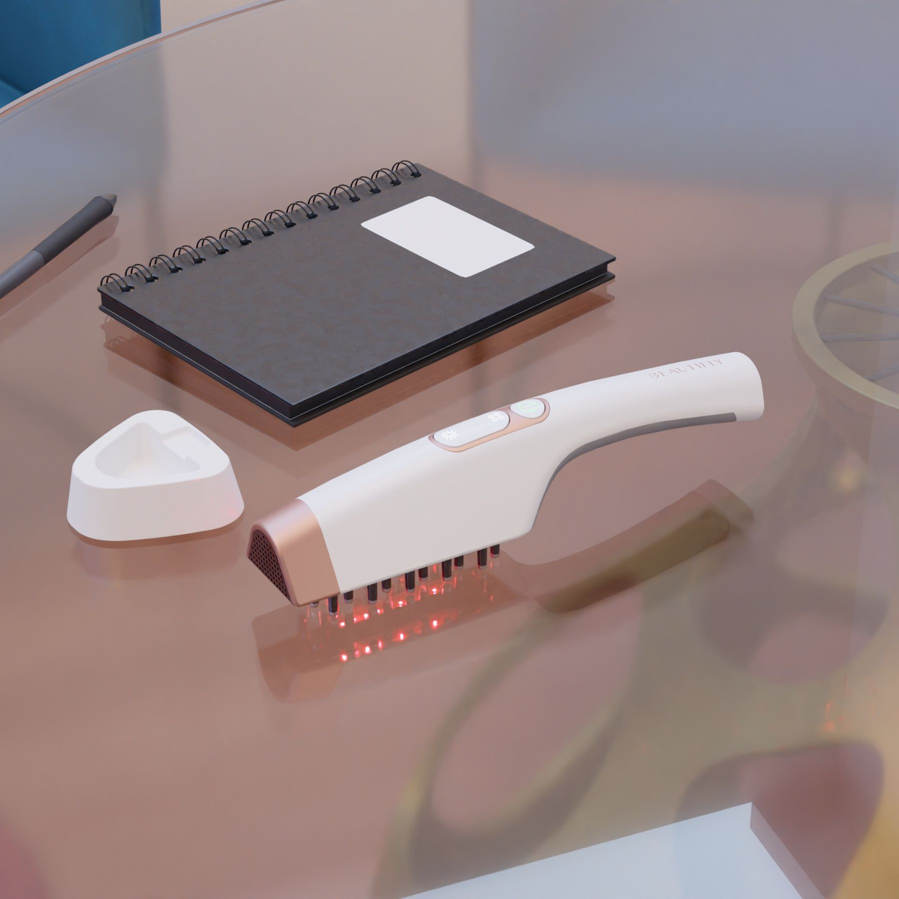 Un dispositivo blanco para el crecimiento del cabello con un soporte y un cuaderno negro sobre una superficie reflectante. El dispositivo tiene luces rojas.