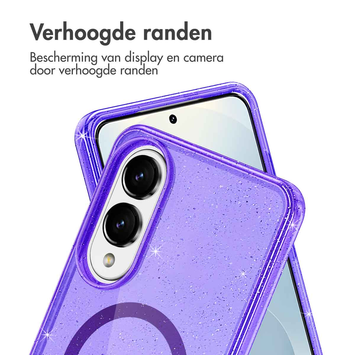 Gros plan sur une coque de téléphone violette avec un téléphone à l'intérieur. La coque a des paillettes et des bords surélevés. Le téléphone a des caméras.