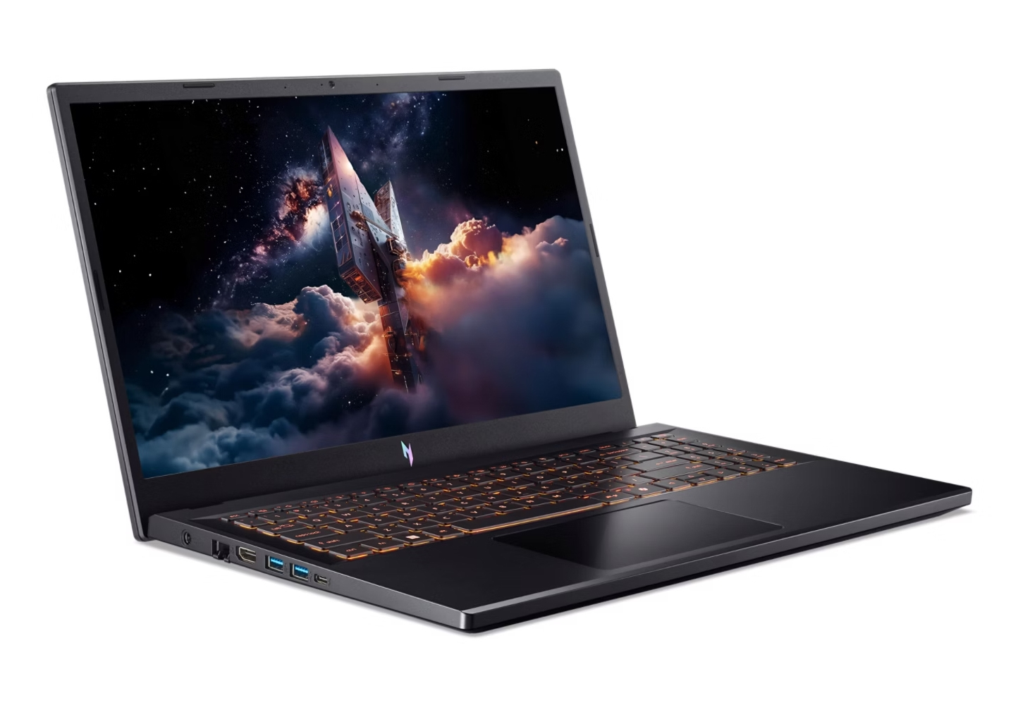 Un laptop nero mostra un'astronave nello spazio. La tastiera si illumina di arancione. Il laptop è inclinato su una superficie bianca.