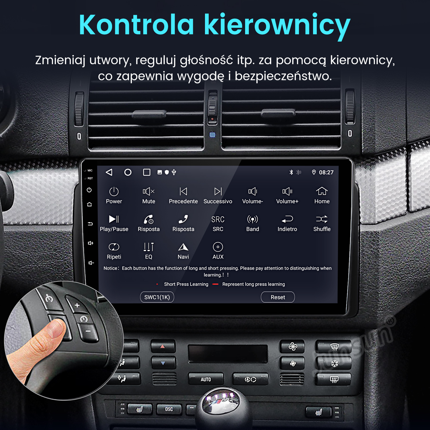 Deska rozdzielcza samochodu z ekranem i elementami sterującymi kierownicy. Ręka naciska przycisk. Ekran wyświetla opcje menu.