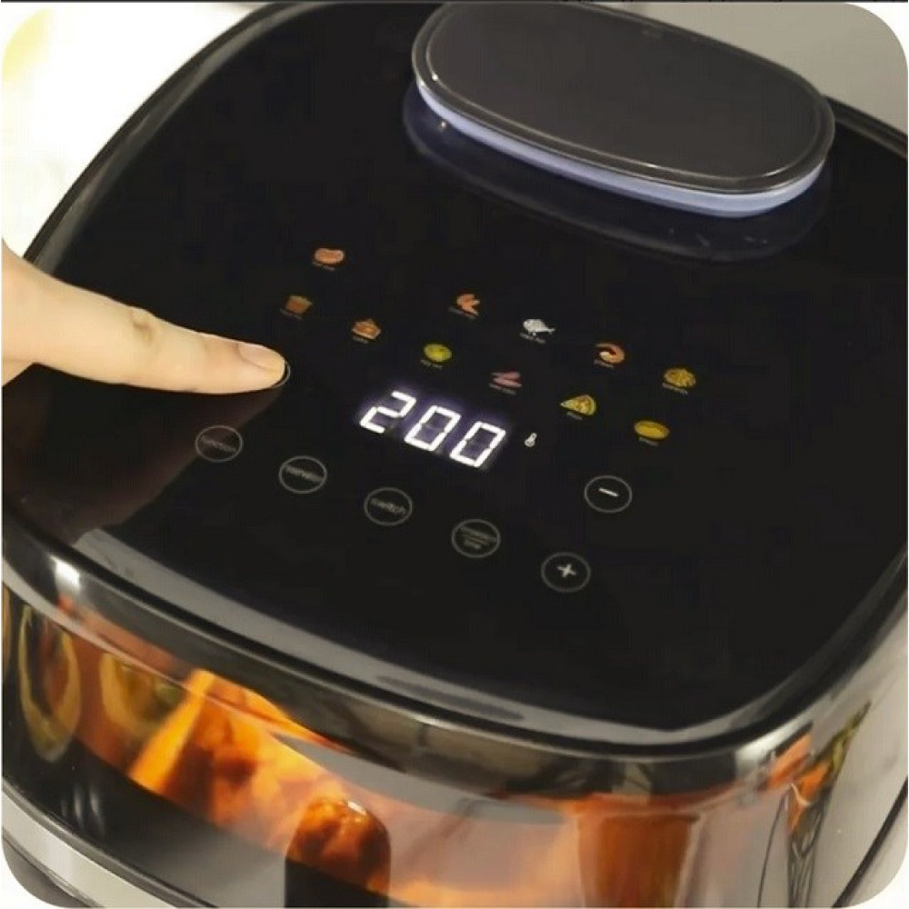 Una mano preme un pulsante su una friggitrice ad aria nera. Il display mostra '200'. Varie icone di cibo sono sopra il display.