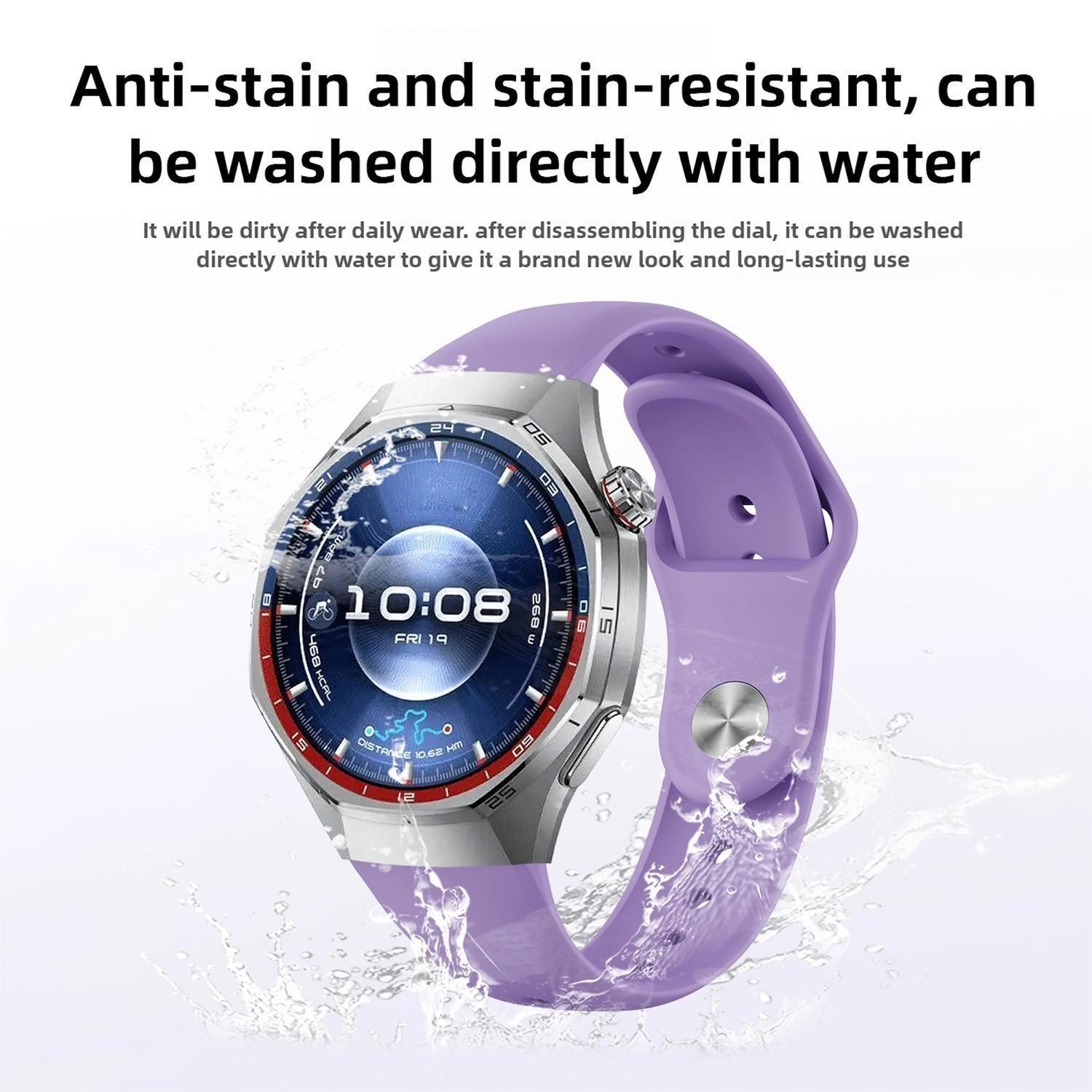 Eine Smartwatch mit lila Armband und silbernem Gehäuse. Der Bildschirm zeigt die Uhrzeit und andere Daten. Wassertropfen umgeben die Uhr.
