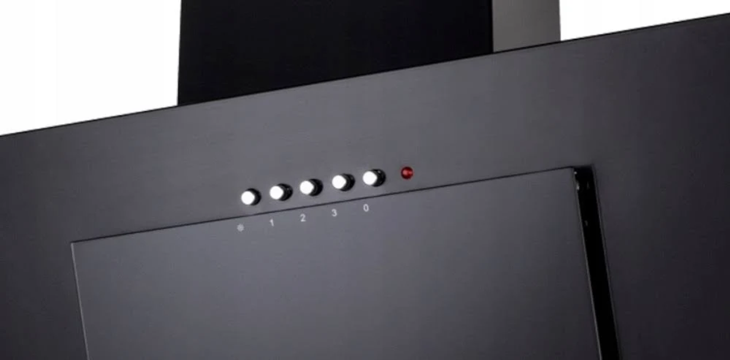 Zbliżenie czarnego okapu z podświetlanymi przyciskami i czerwoną lampką kontrolną. Widoczne cyfry 0-3.
