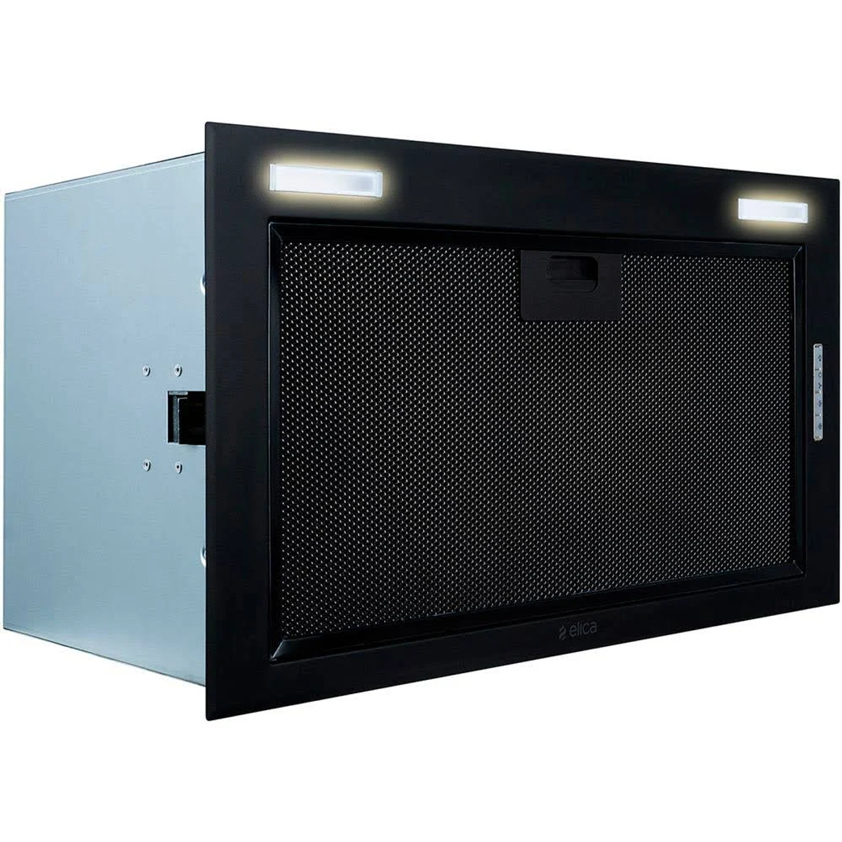 Czarny okap z siatką, światłami i logo Elica. Widoczne metalowe boki i czarny panel przedni.