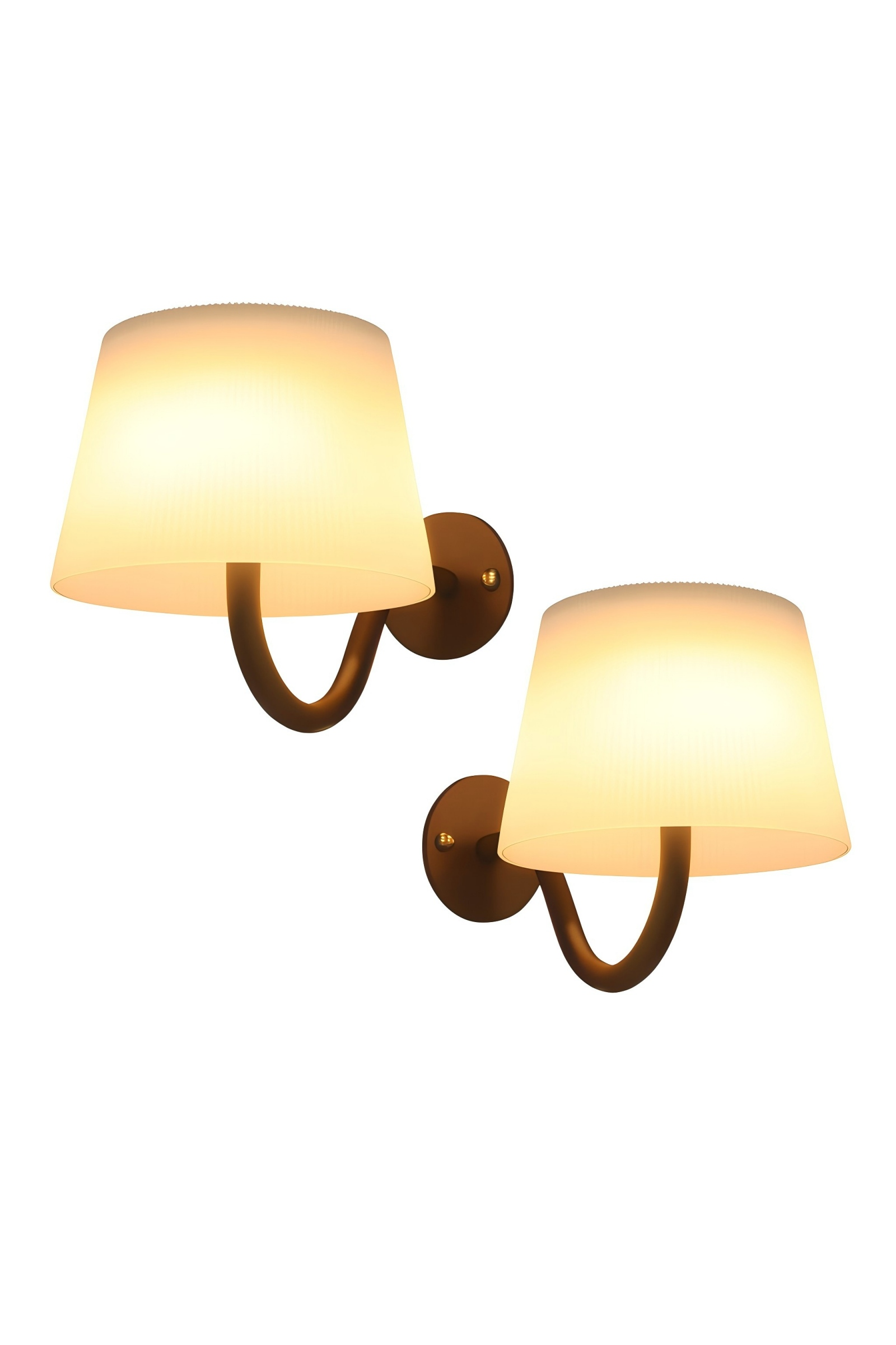 Due applique con paralumi. Ognuna ha un apparecchio in bronzo e un paralume color crema. Lo sfondo è bianco.