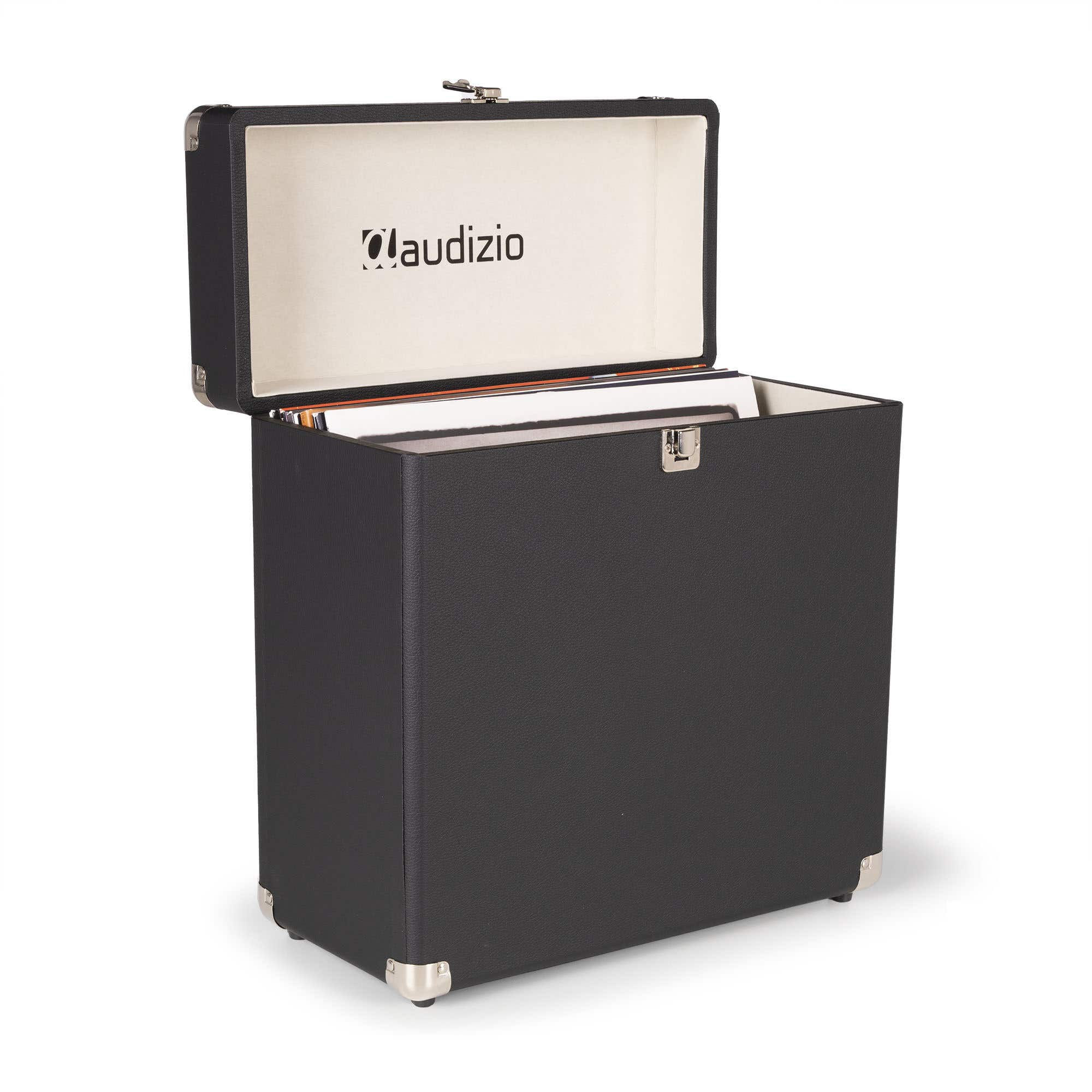 Una caja negra para guardar discos está abierta, revelando discos en su interior. La tapa tiene la marca 'claudizio'.