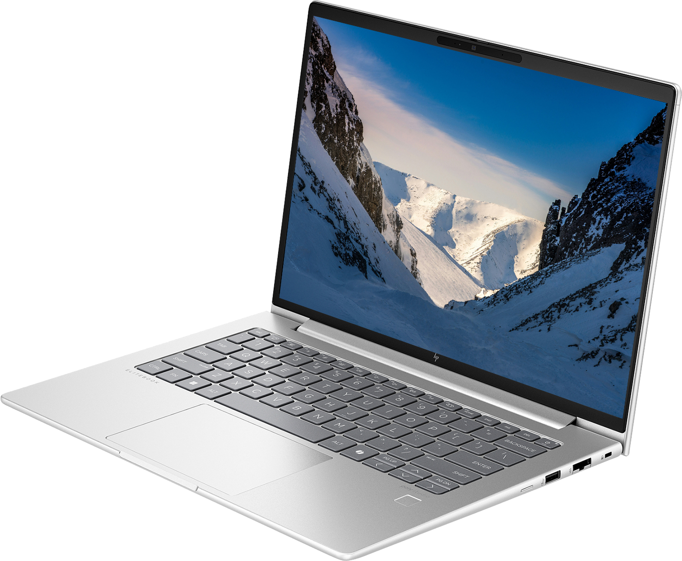 Gümüş renkli açık dizüstü bilgisayar, karlı bir dağ manzarası gösteriyor. Klavyesi görünür durumda, HP logosu var. Beyaz bir yüzey üzerinde.