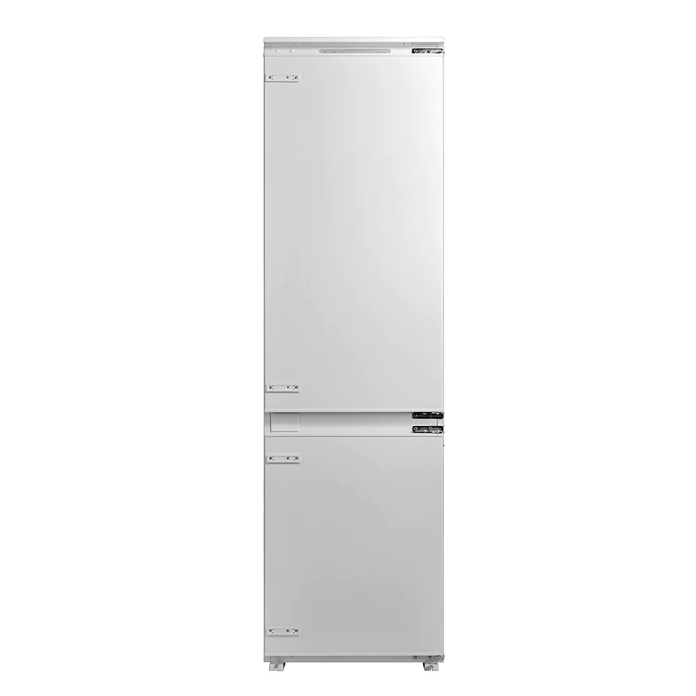 Un frigorifero bianco con due sezioni. La sezione superiore è più grande di quella inferiore. Entrambi hanno maniglie e un design moderno.