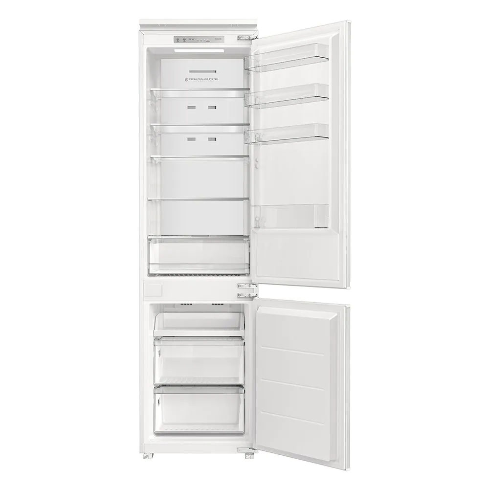 Un frigorifero bianco con entrambe le porte aperte, che rivela ripiani e cassetti. L'interno è vuoto.