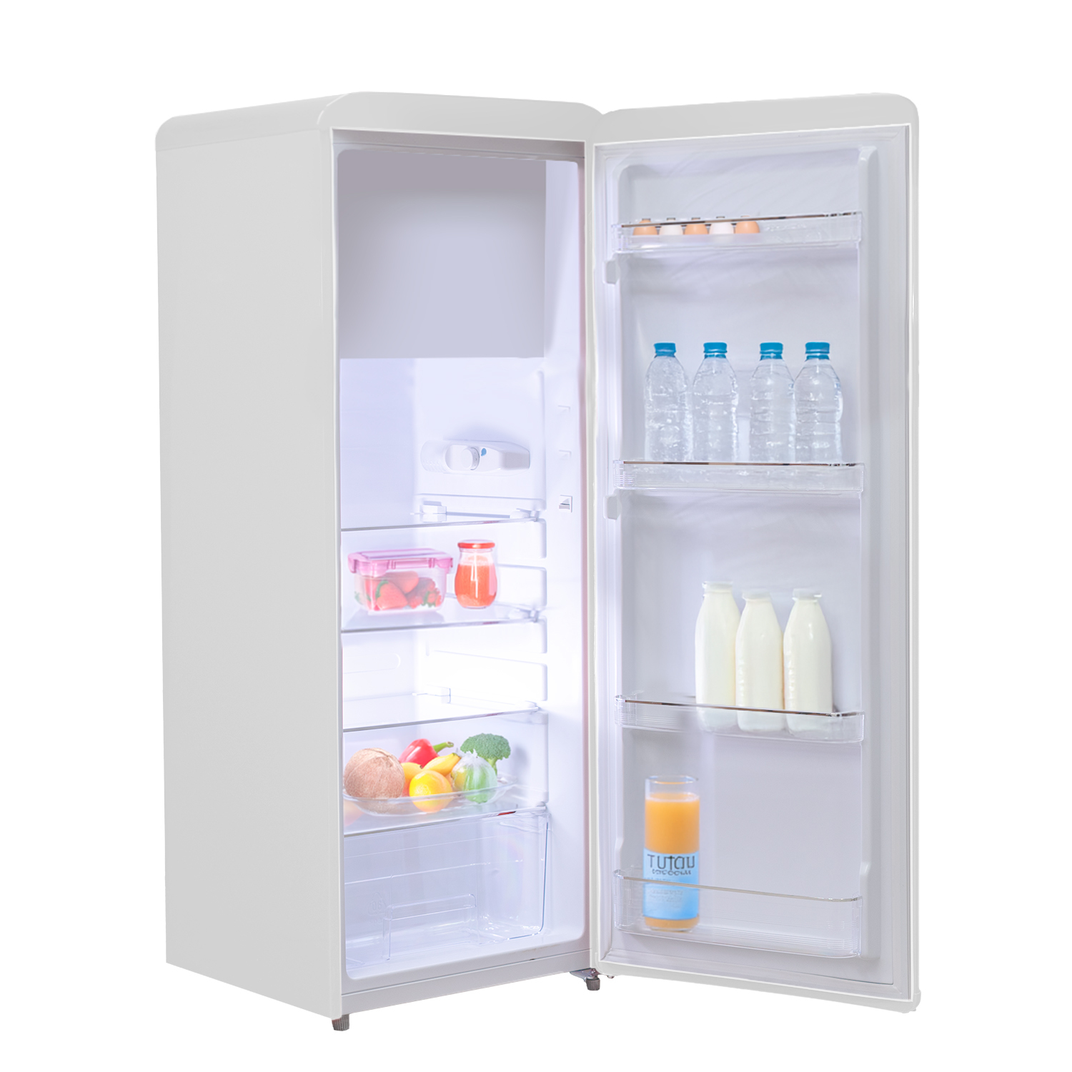 Frigorifero bianco aperto con cibo all'interno: verdure, frutta, succo, bottiglie di latte, bottiglie d'acqua e uova.