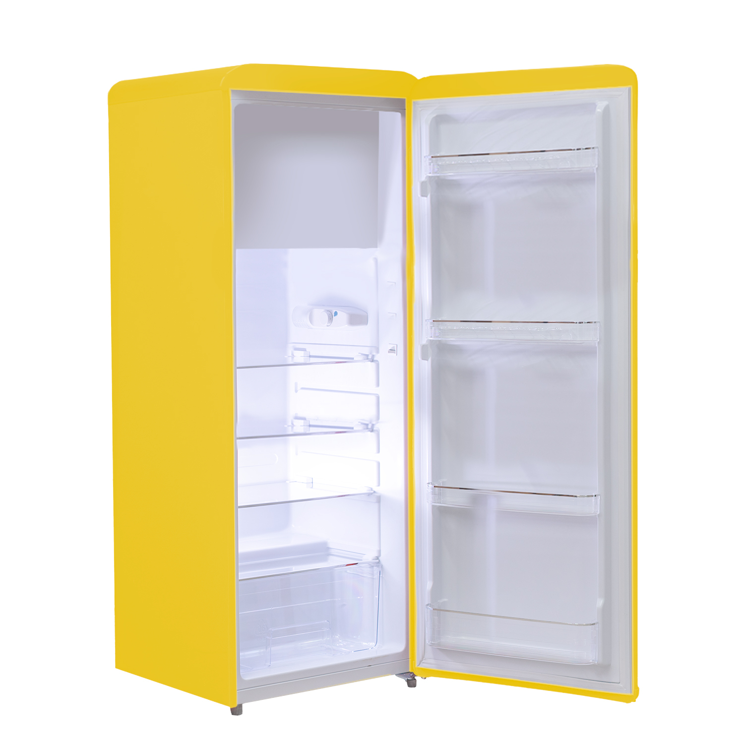 Un frigorifero giallo con la porta aperta, che mostra ripiani e un contenitore di plastica trasparente. L'interno è bianco e vuoto.