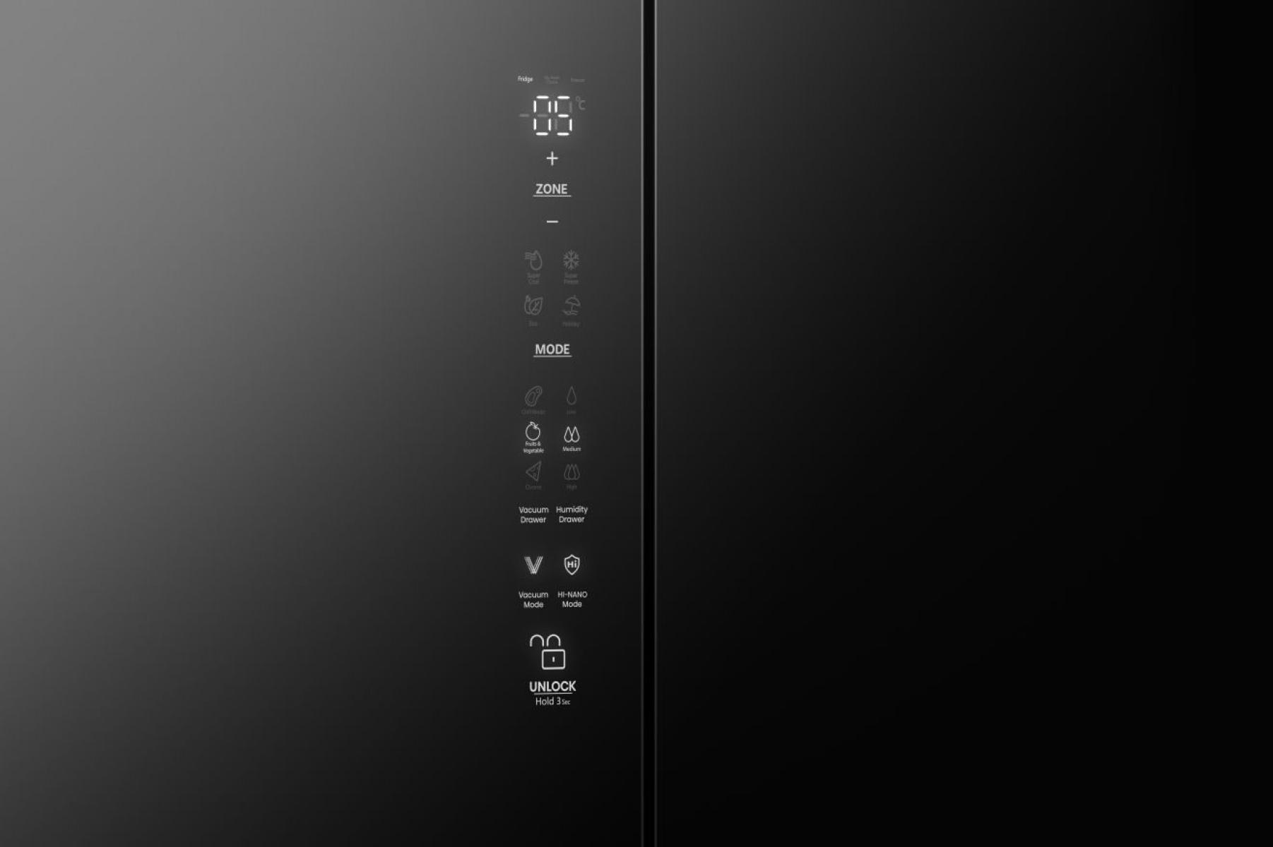 Schwarze Kühlschranktür mit Digitalanzeige und Touch-Bedienelementen, die Temperatur, Mode-Einstellungen und Symbole anzeigt.