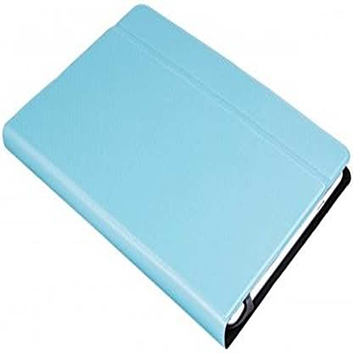 Se muestra una funda de tableta azul claro en diagonal. La funda está cerrada, con un borde negro en el lado derecho. El fondo es blanco.